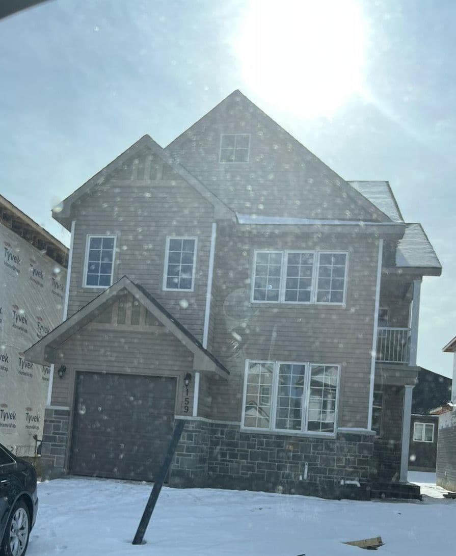 159 Minikan Street B, Blossom Park - Airport and Area, ON K1X 0E5