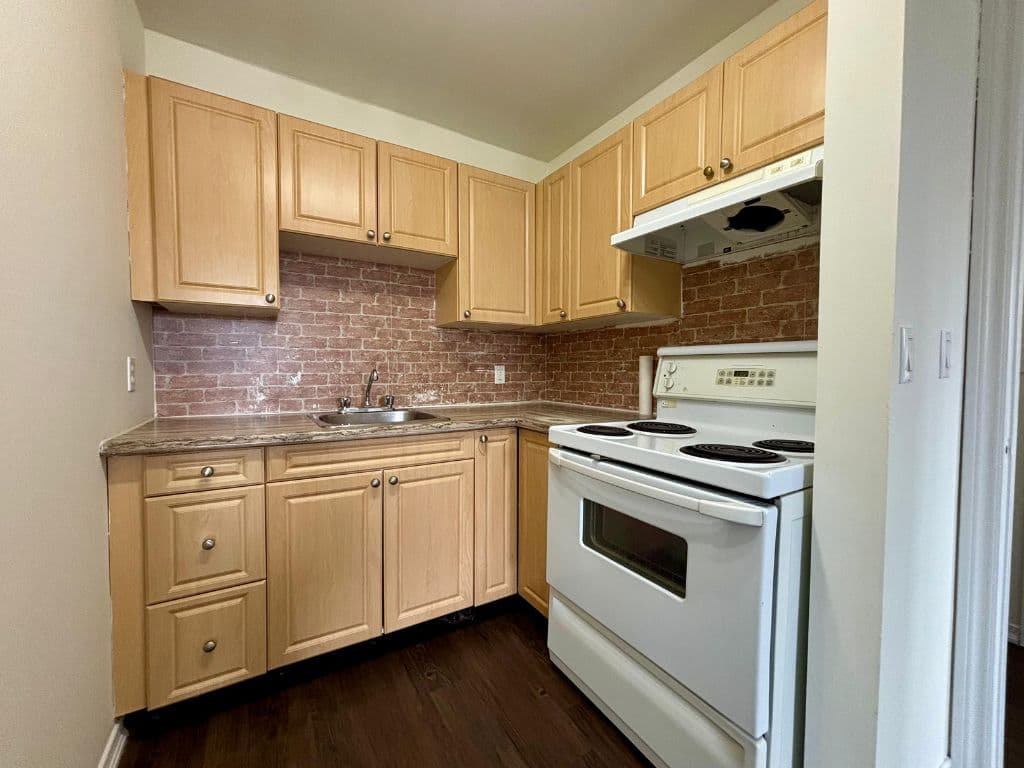 5 Ferndale Drive N 2, Barrie, ON L4N 9V3