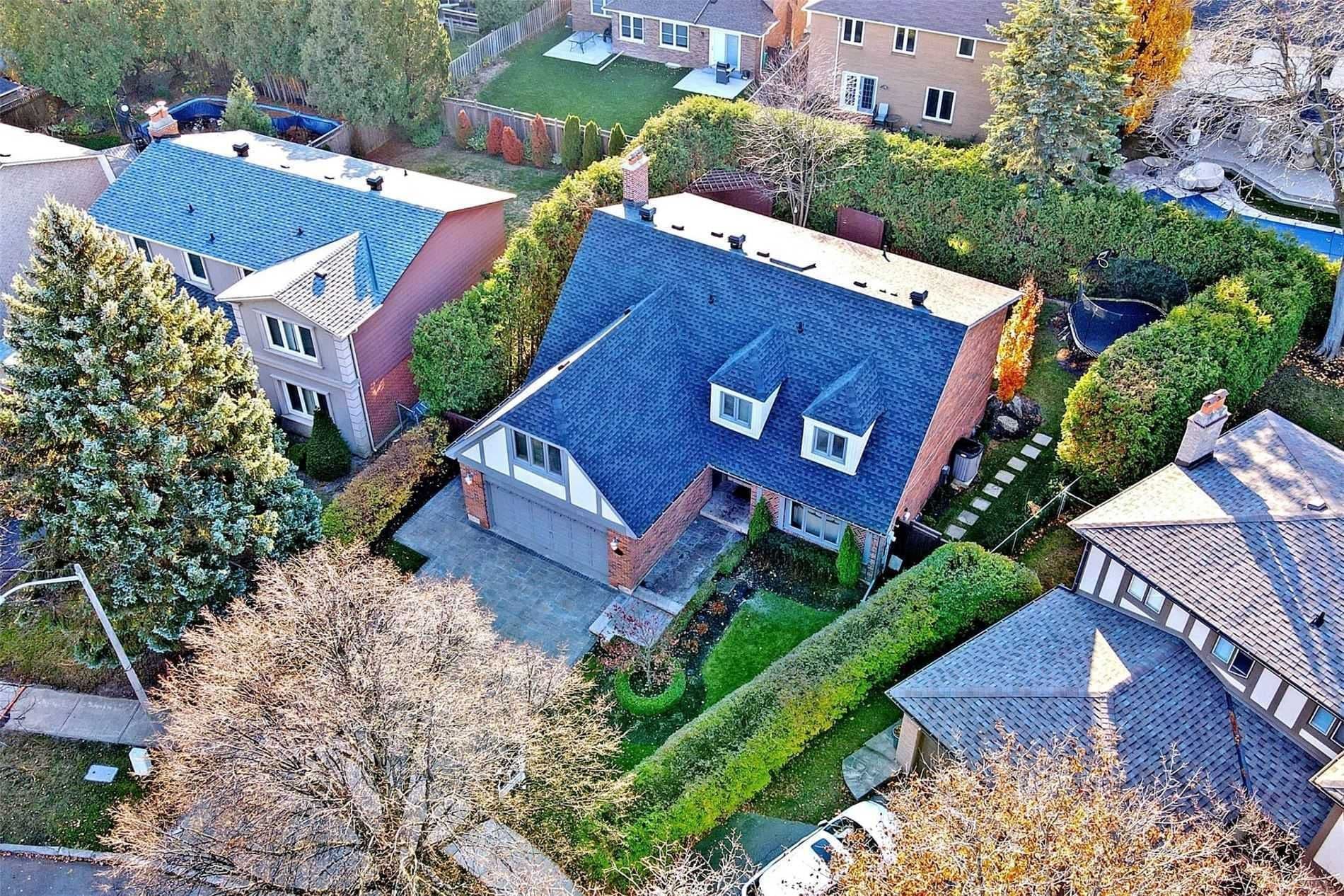 22 Elkpath Avenue, Toronto C12, ON M2L 2W1