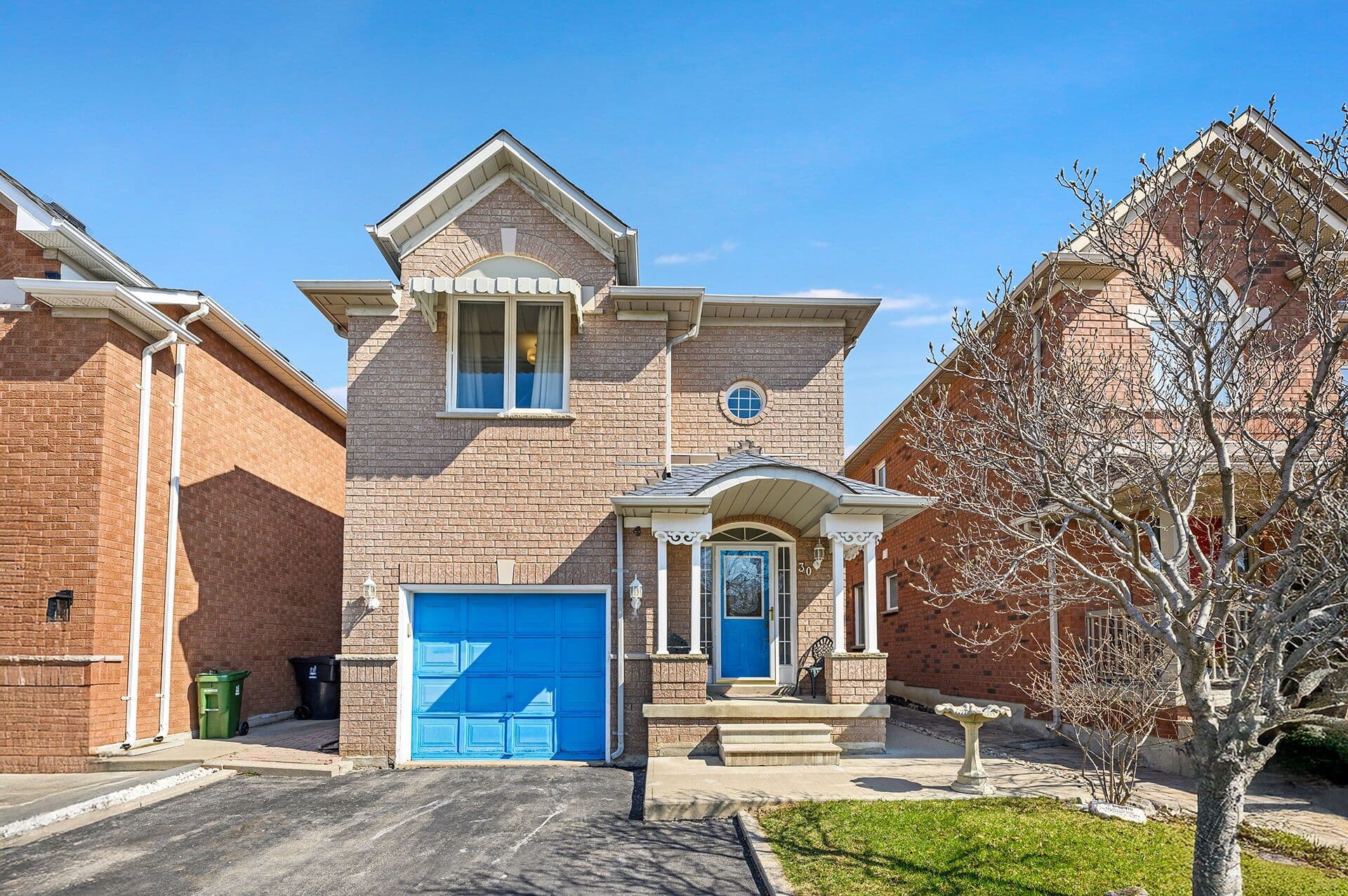30 Purdy Crescent, Toronto W04, ON M9N 3X7