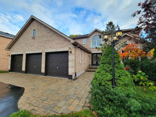 19 Northview Crescent, Barrie, ON L4N 9T4