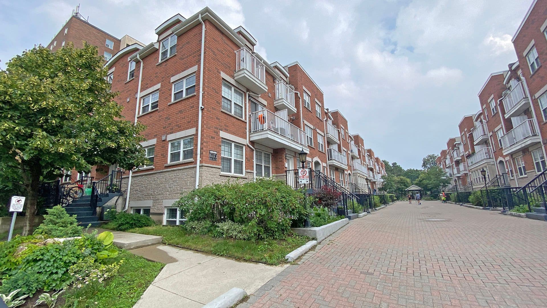 37 Four Winds Drive 111, Toronto W05, ON M3J 1K7