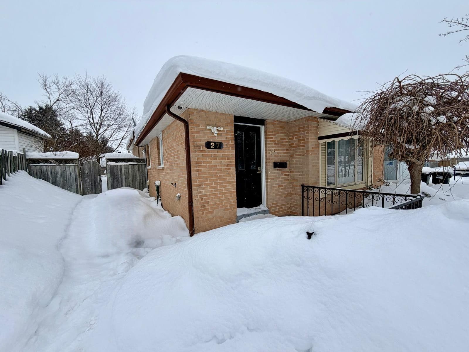 27 Sylvia Street, Barrie, ON L4M 5J2
