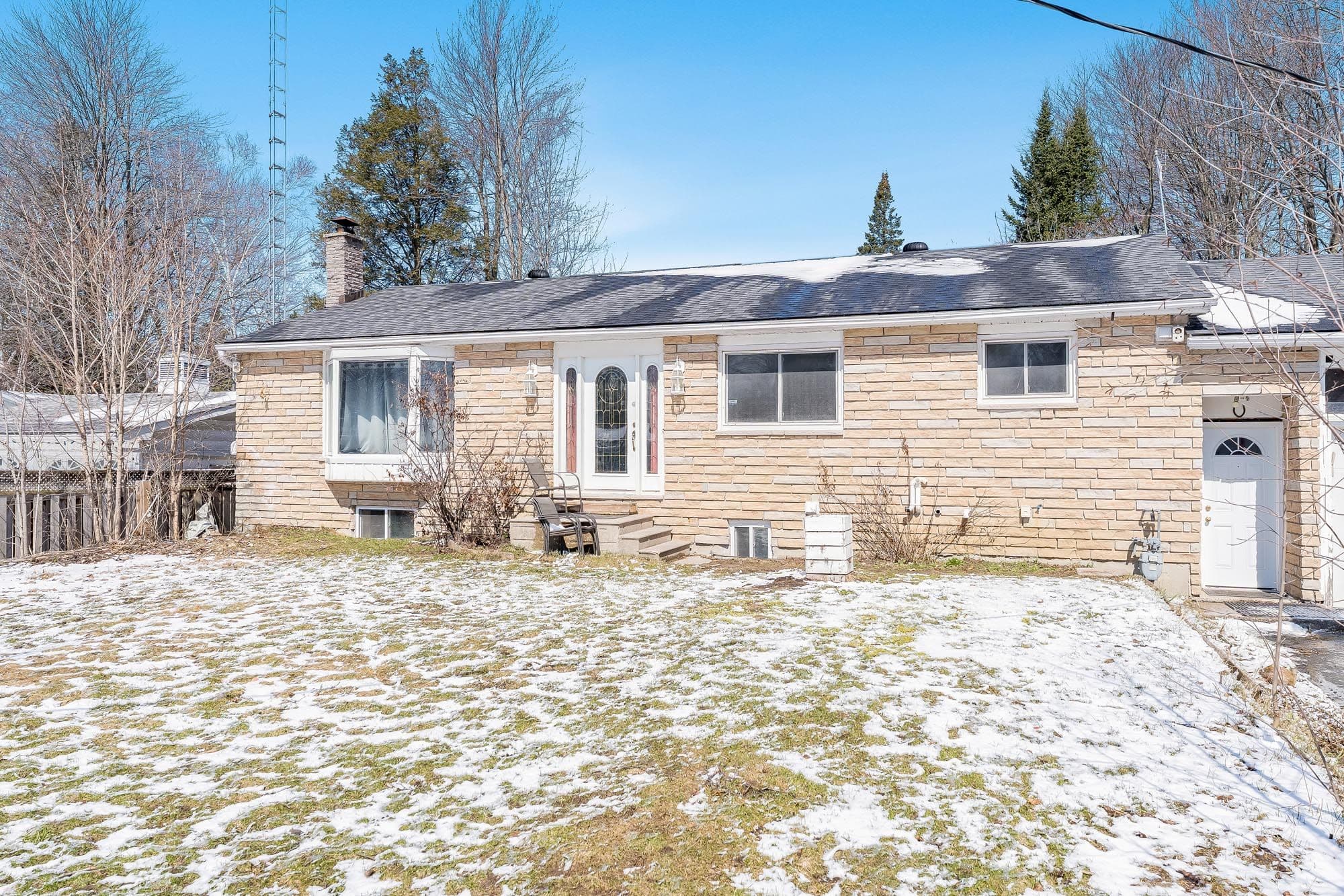 706 James Street, Innisfil, ON L9S 2G7