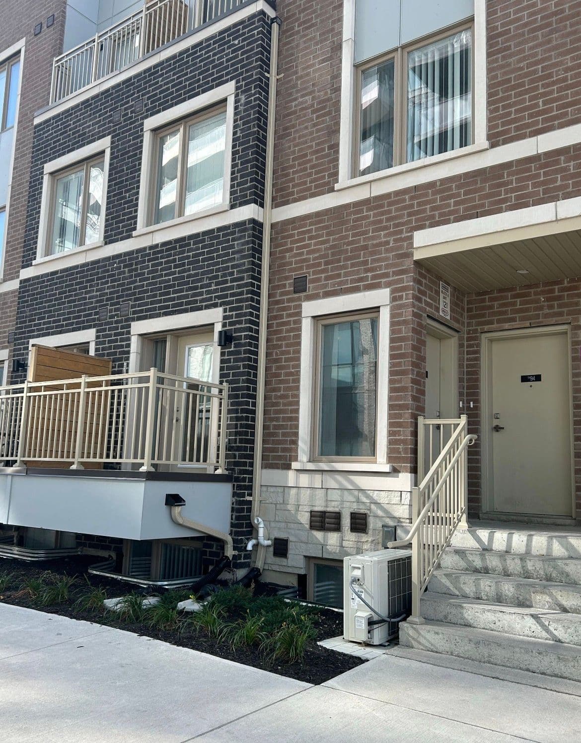 39 Honeycrisp Crescent 93, Vaughan, ON L4K 0N6