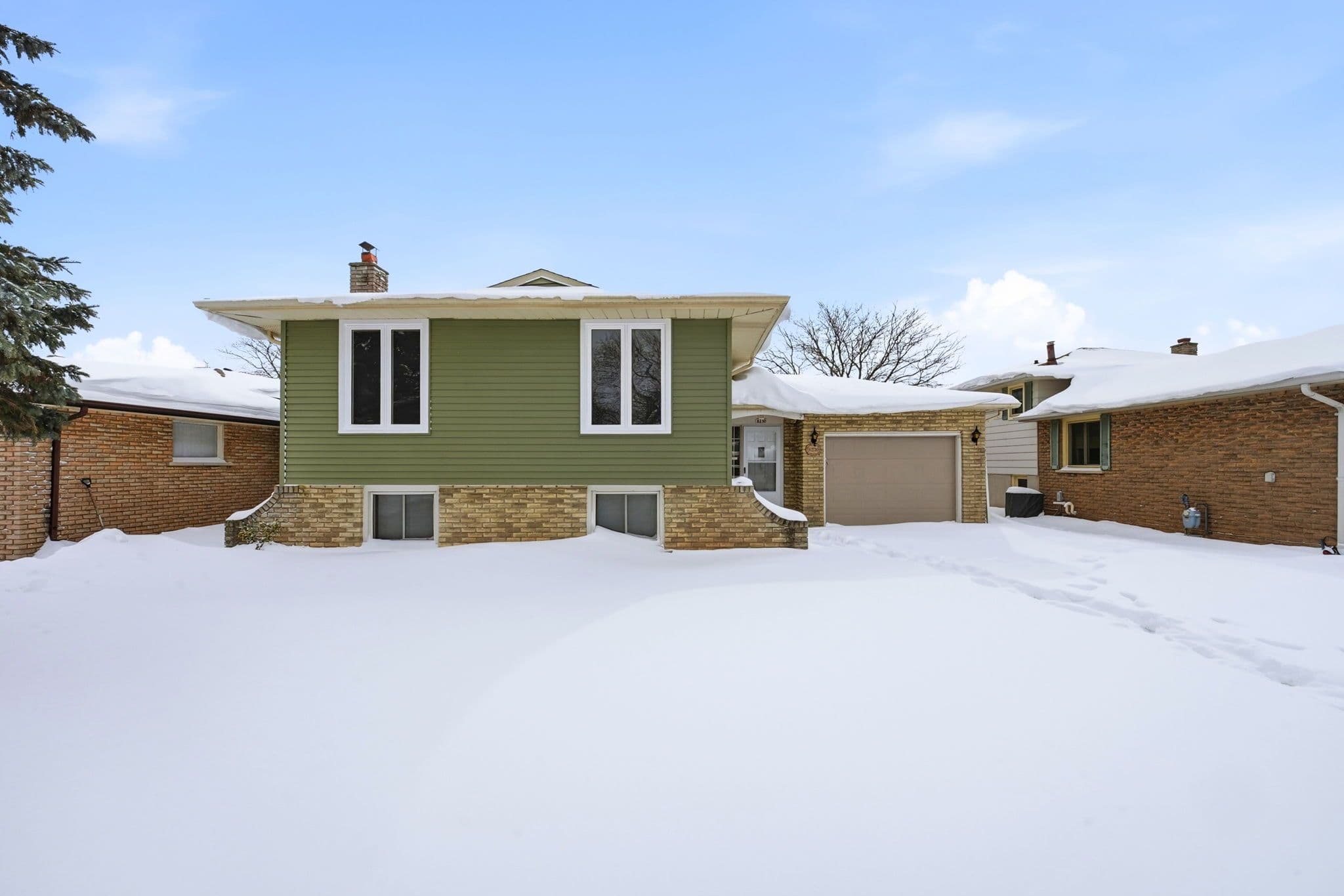 8230 Westwood Street, Niagara Falls, ON L2H 1Y4