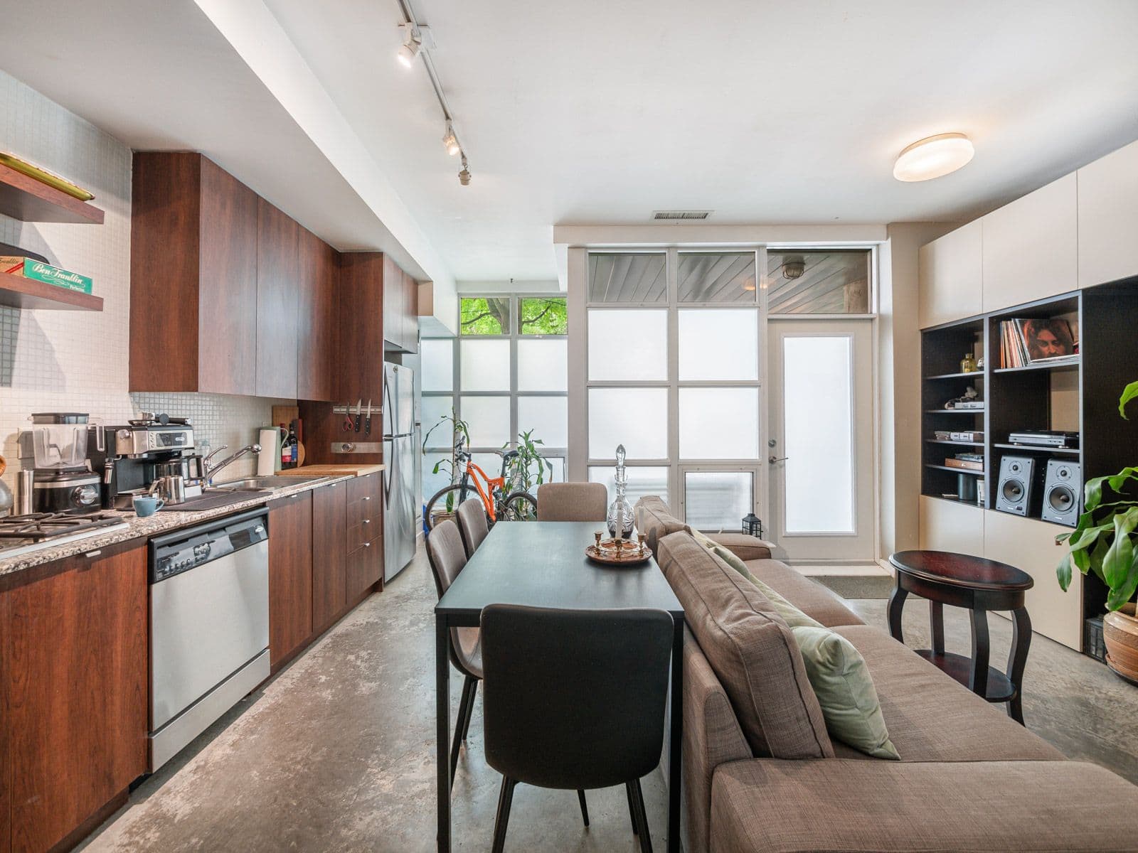 19 Brant Street W 101, Toronto C01, ON M5V 2L2