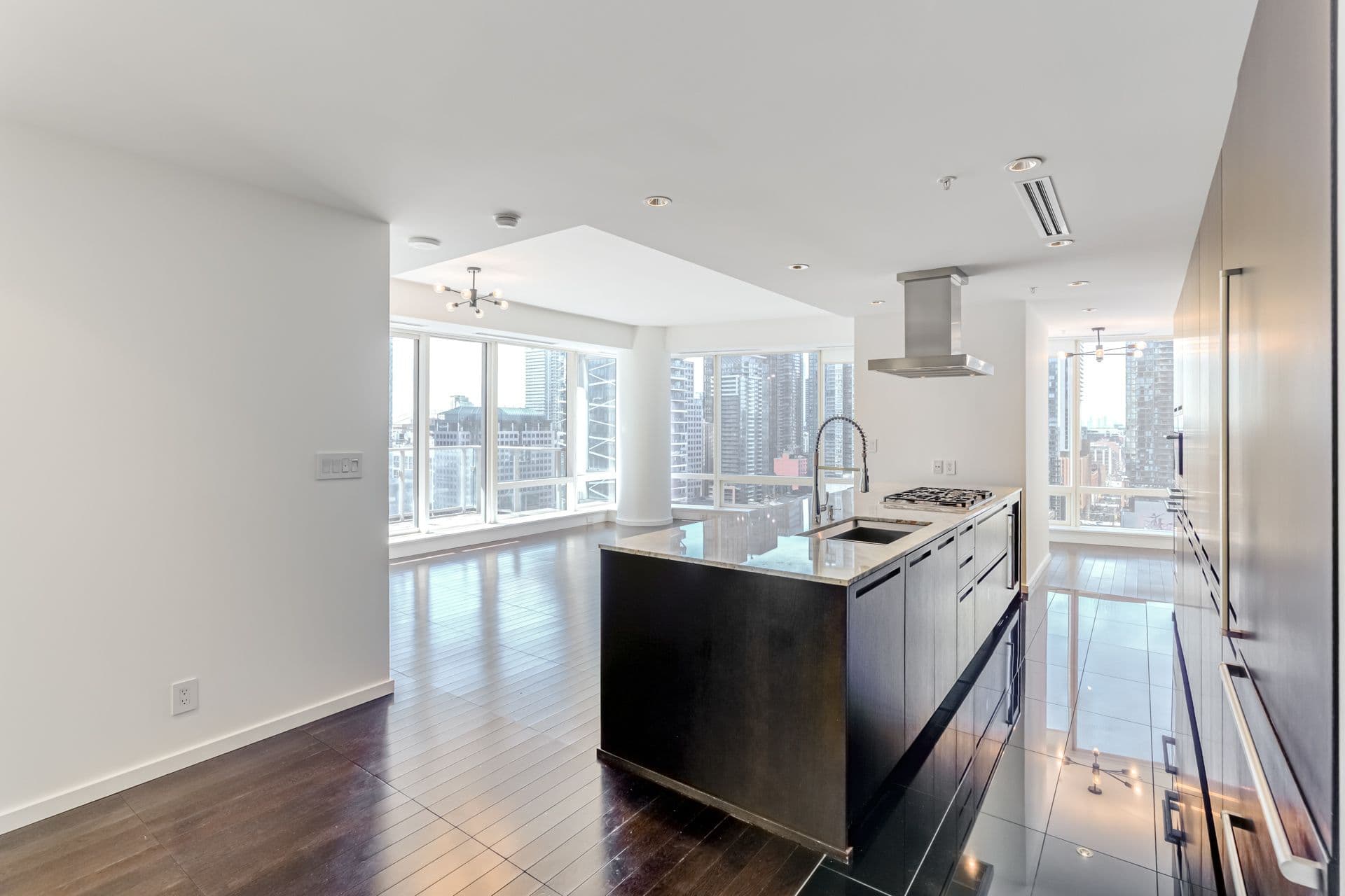 180 University Avenue 2001, Toronto C01, ON M5H 0A2