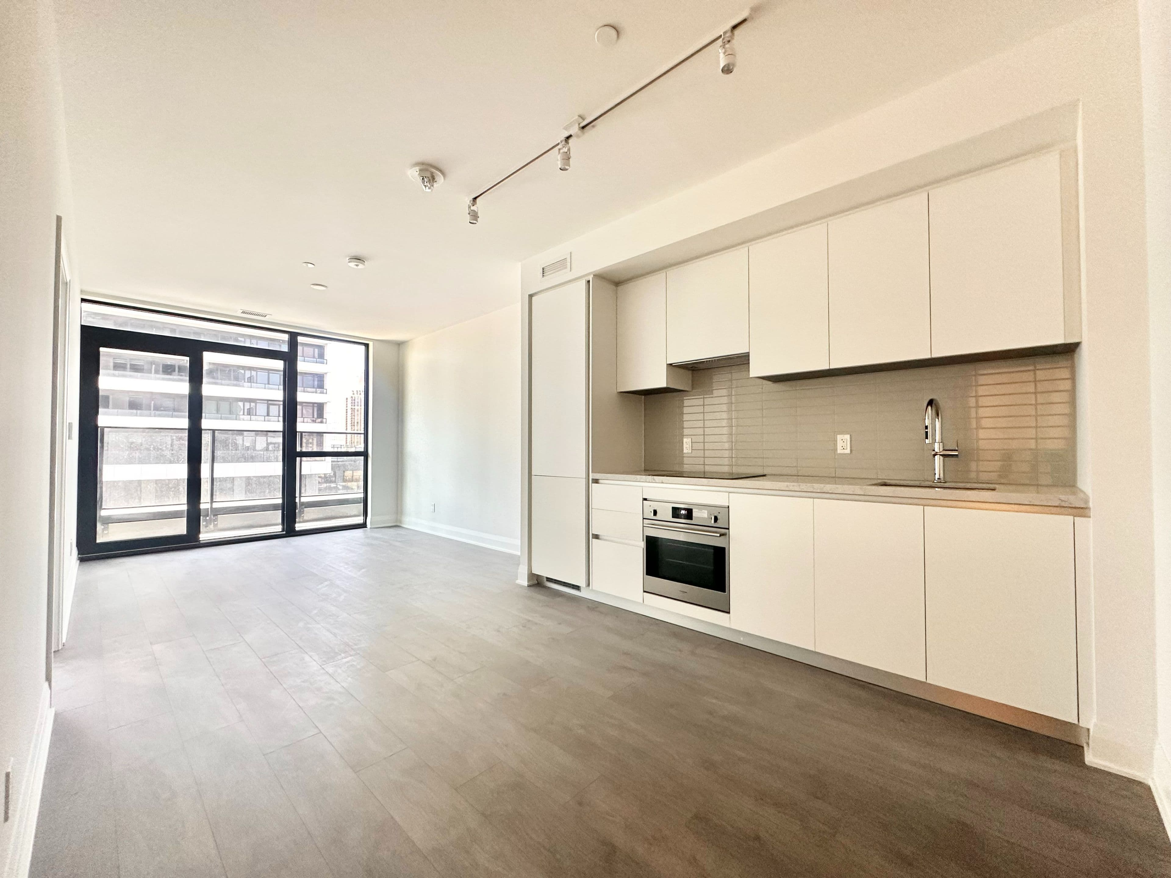 2 Erskine Road 705, Mississauga, ON L5B 0S1