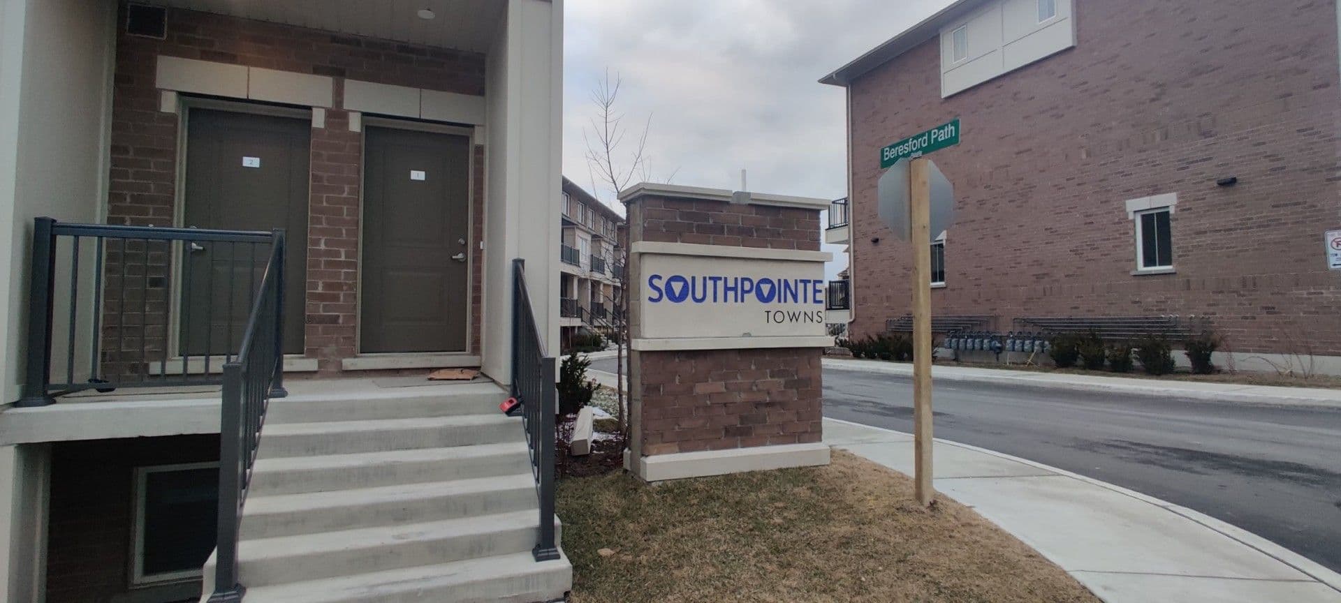 490 Beresford Path 1, Oshawa, ON L1H 0B2