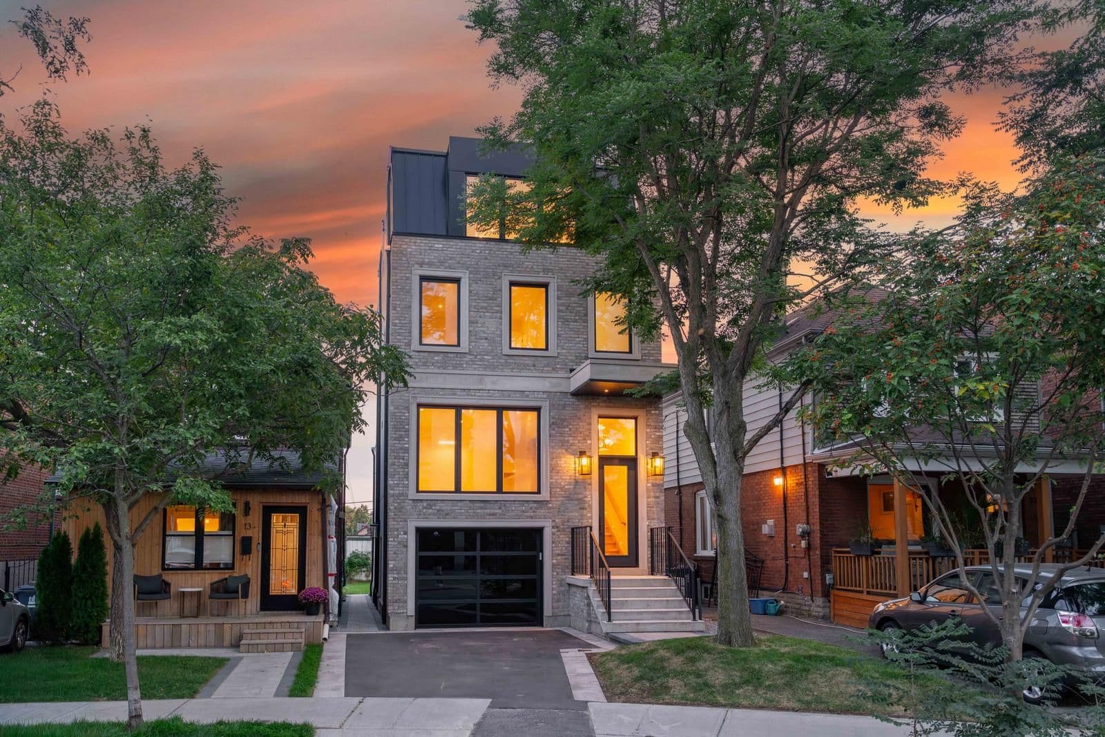 15 Holland Park Avenue, Toronto C03, ON M6C 1M2