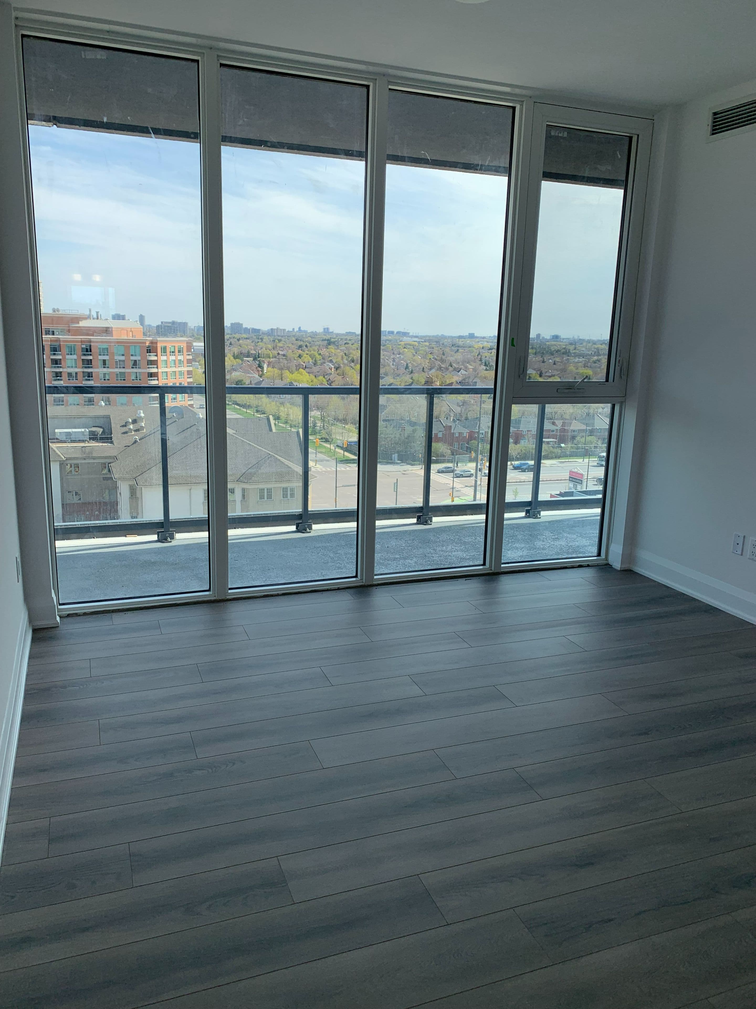 10 Gatineau Drive W 1005, Vaughan, ON L4J 0L2