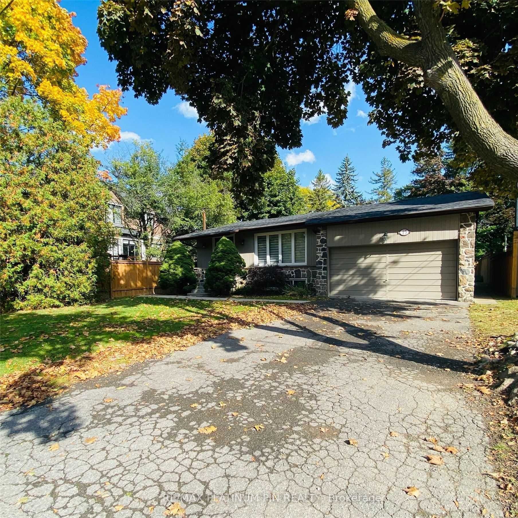 15 Whitelock Crescent, Toronto C15, ON M2K 1V9