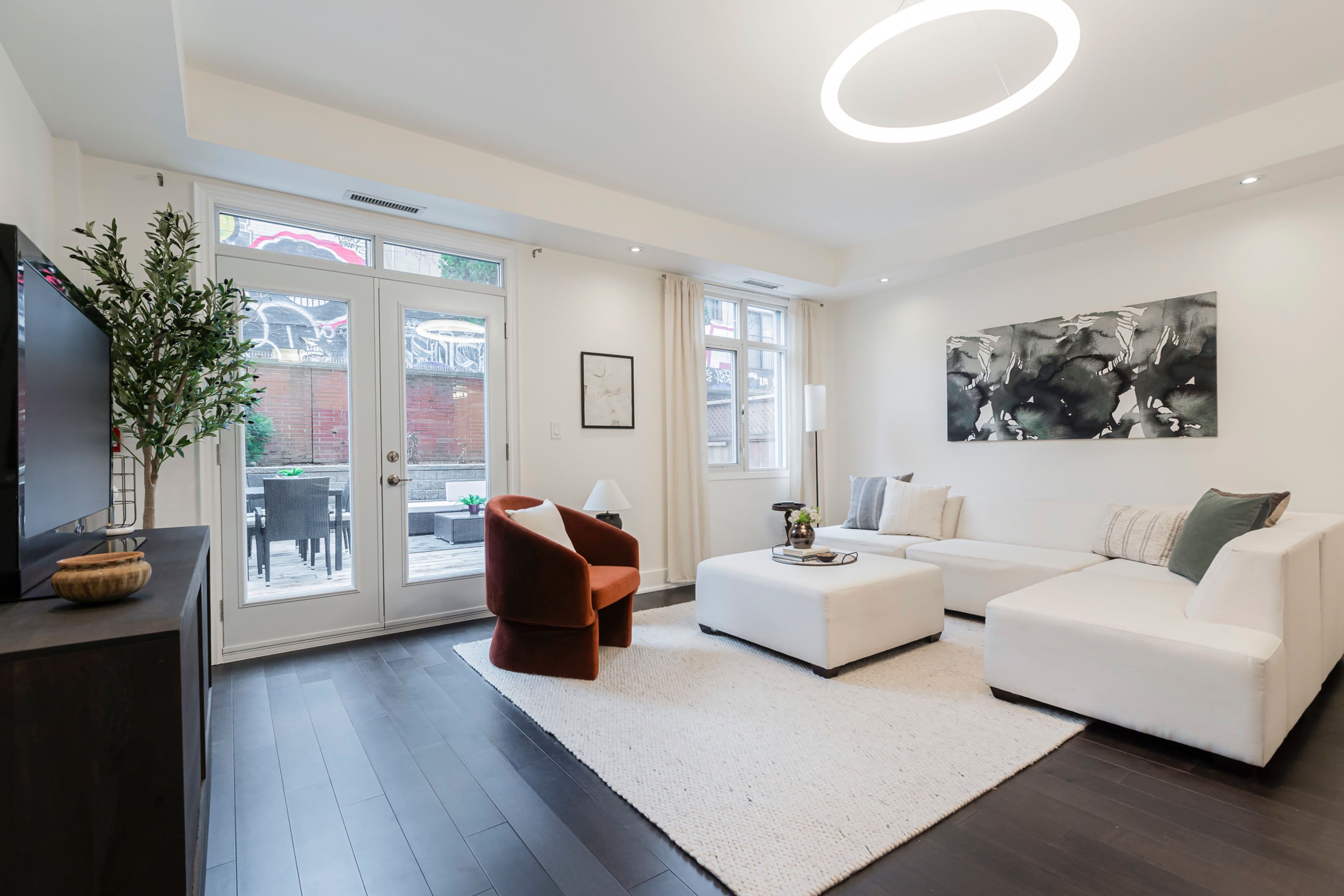 500 Richmond Street W Th103, Toronto C01, ON M5V 3N4