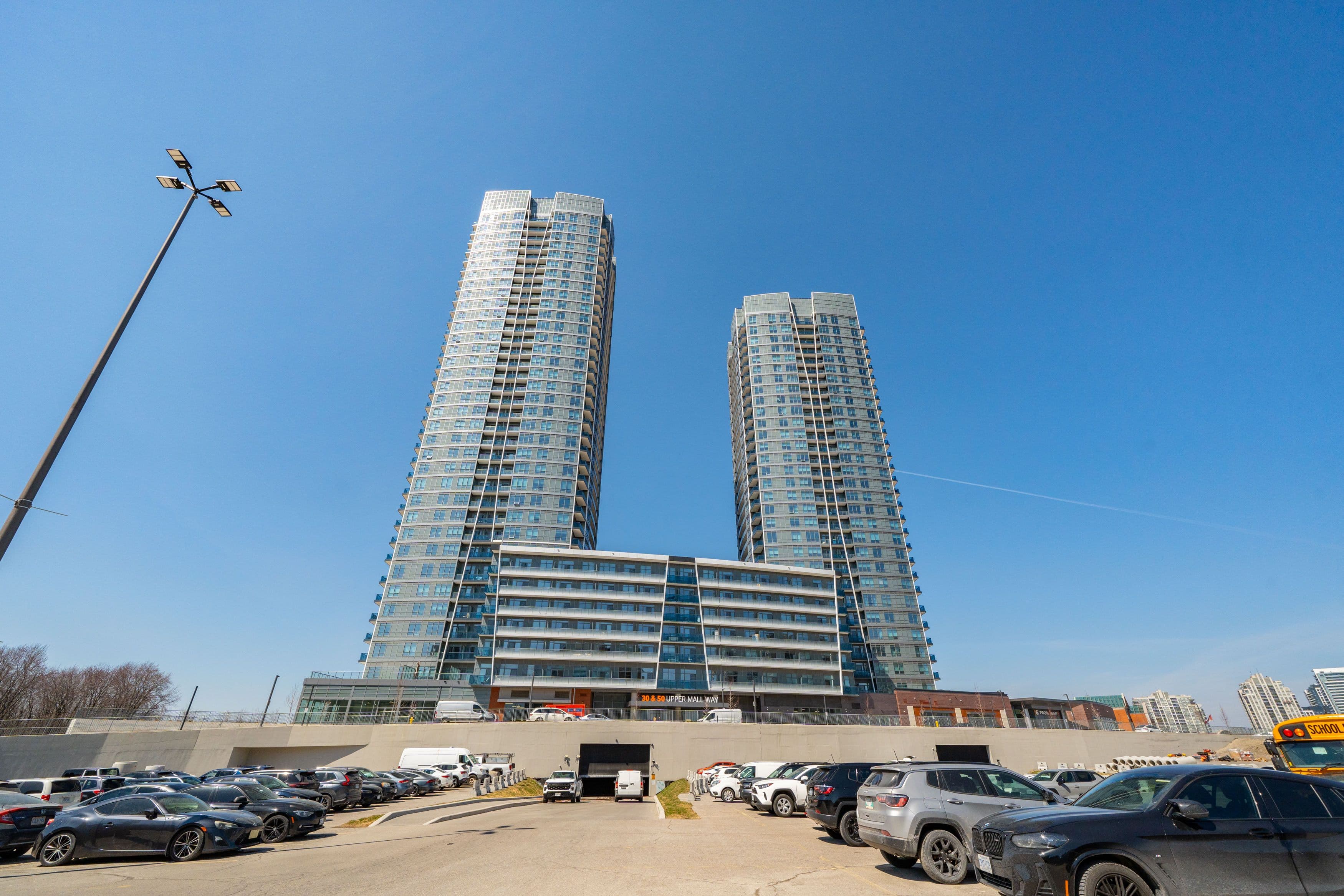 30 Upper Mall Way A2205, Vaughan, ON L4J 0L7