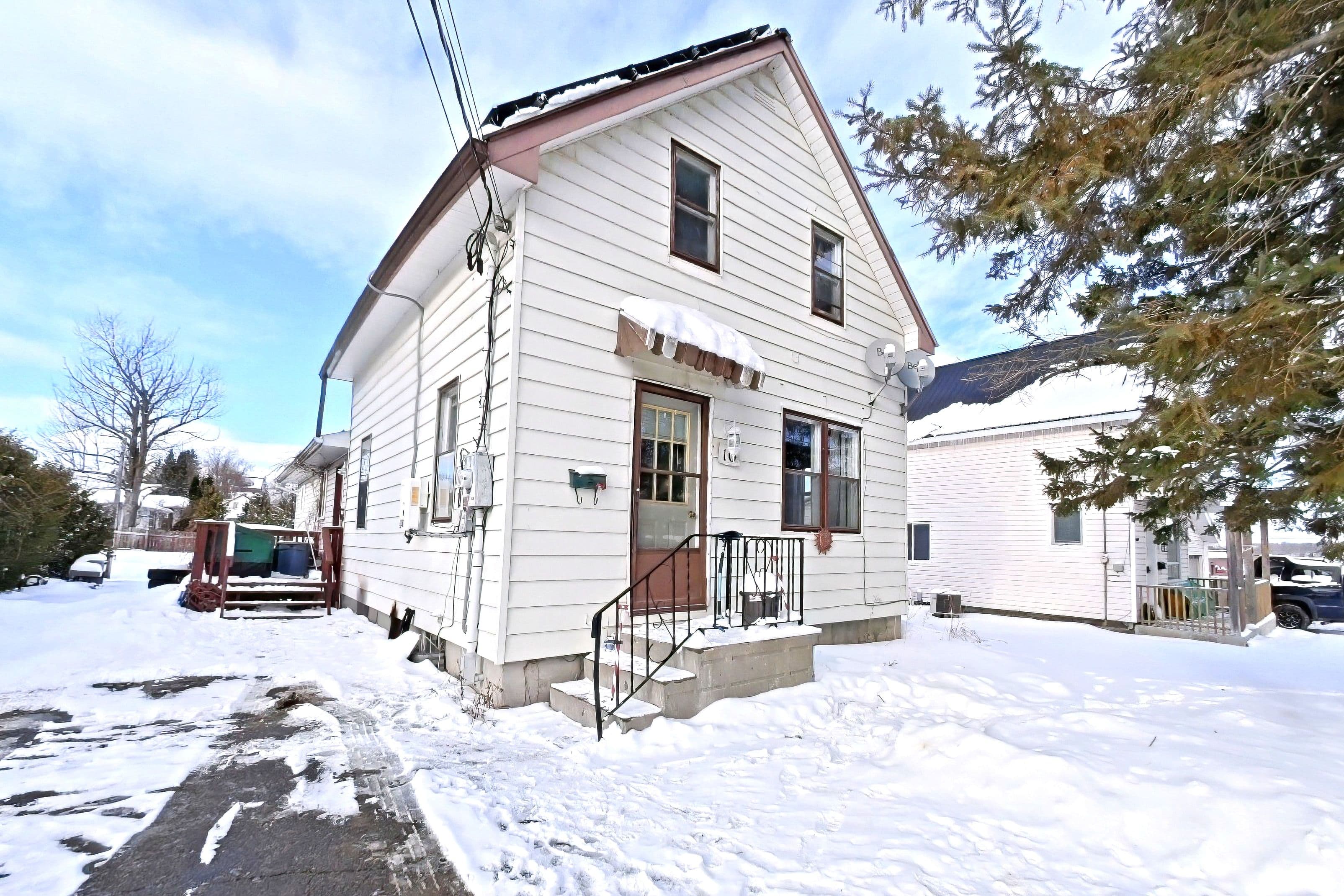 10 Meadow Street, Whitewater Region, ON K0J 1K0