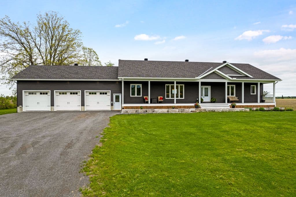 800 Waba Road, Mississippi Mills, ON K0A 2X0