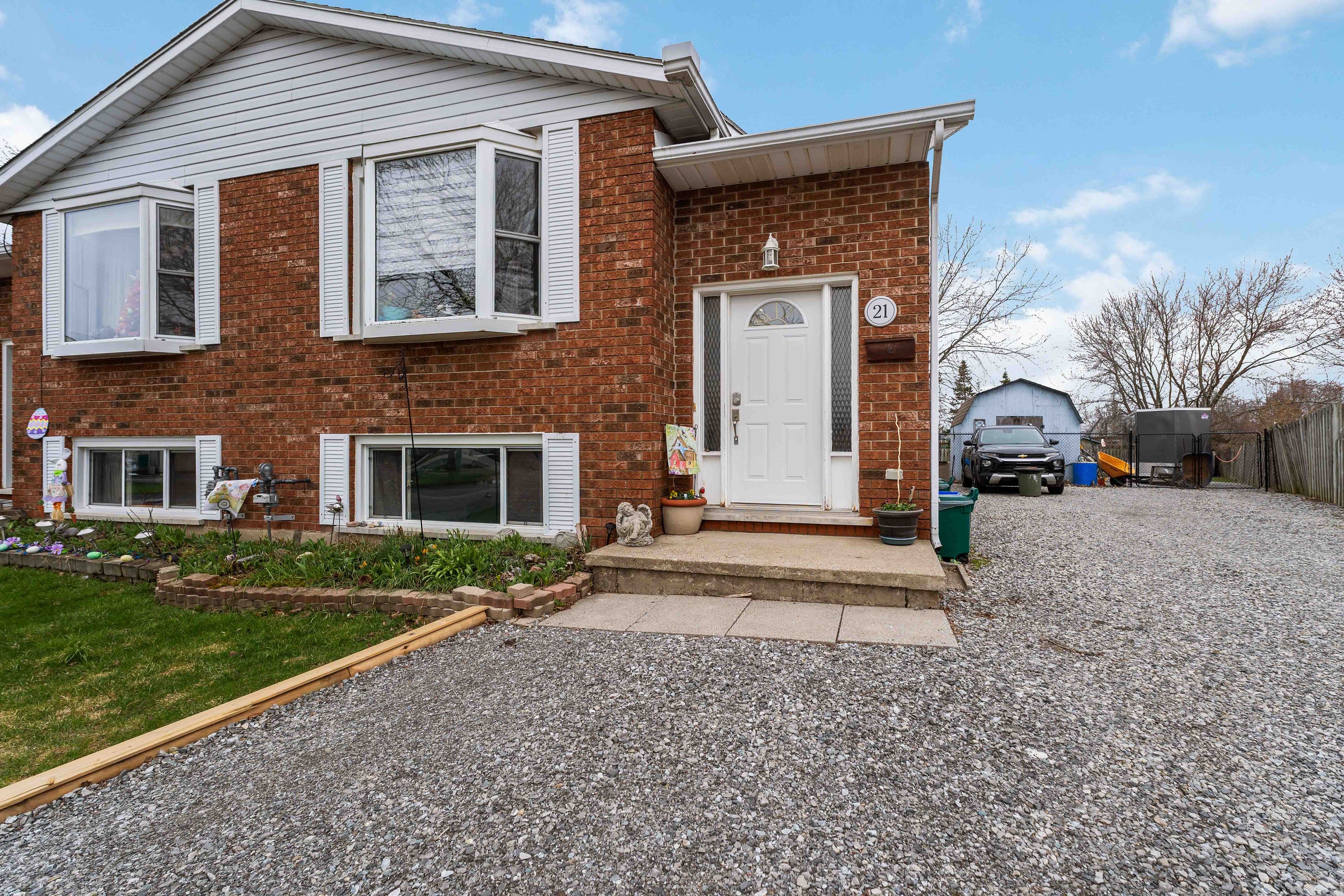 21 Justina Court, Welland, ON L3C 7E4