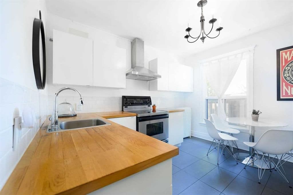 17 Fairholt Road S Upper, Hamilton, ON L8M 2T2