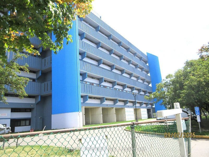 4645 Jane Street 827, Toronto W05, ON M3N 2K9