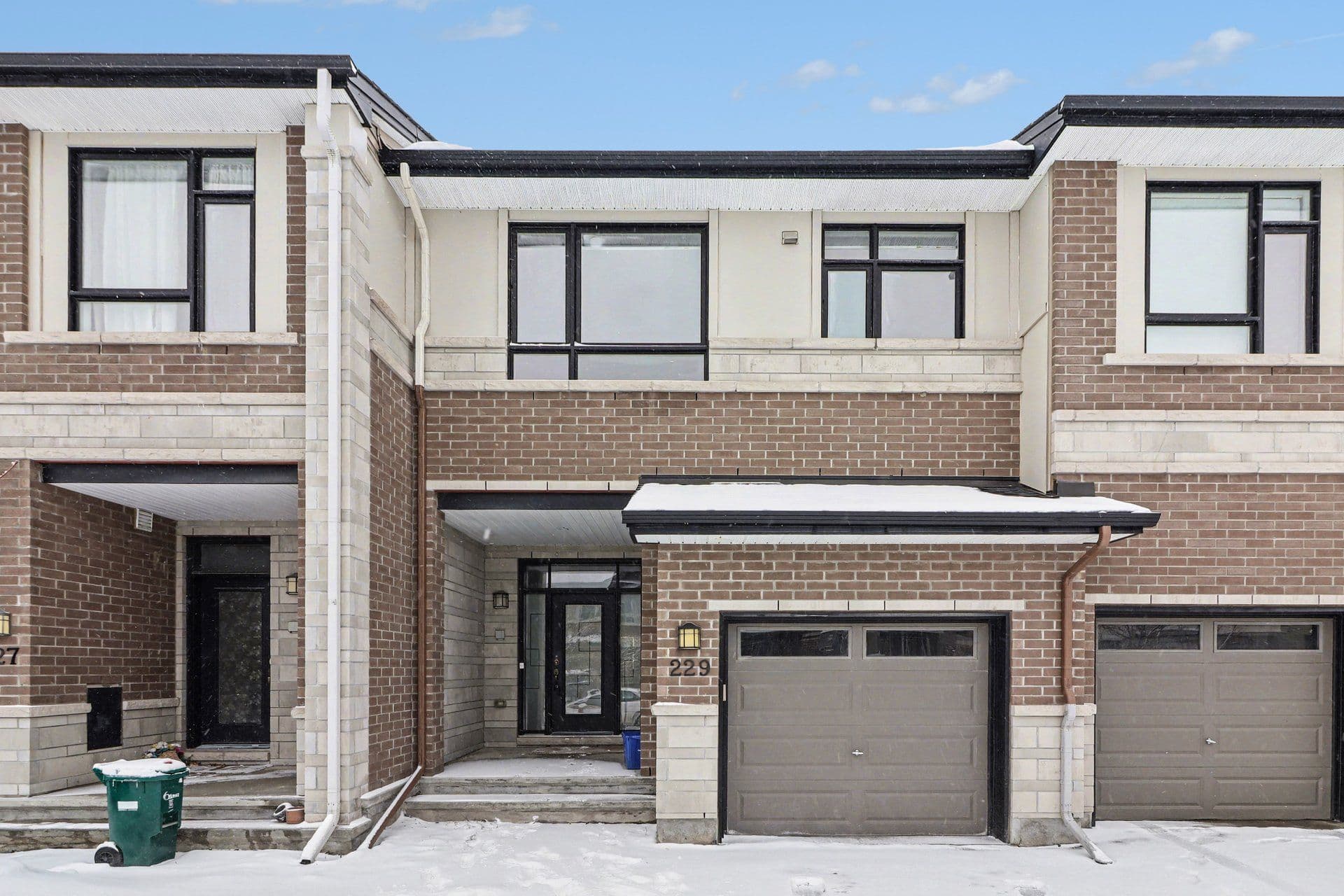 229 Dolce Crescent, Blossom Park - Airport and Area, ON K1X 0B2