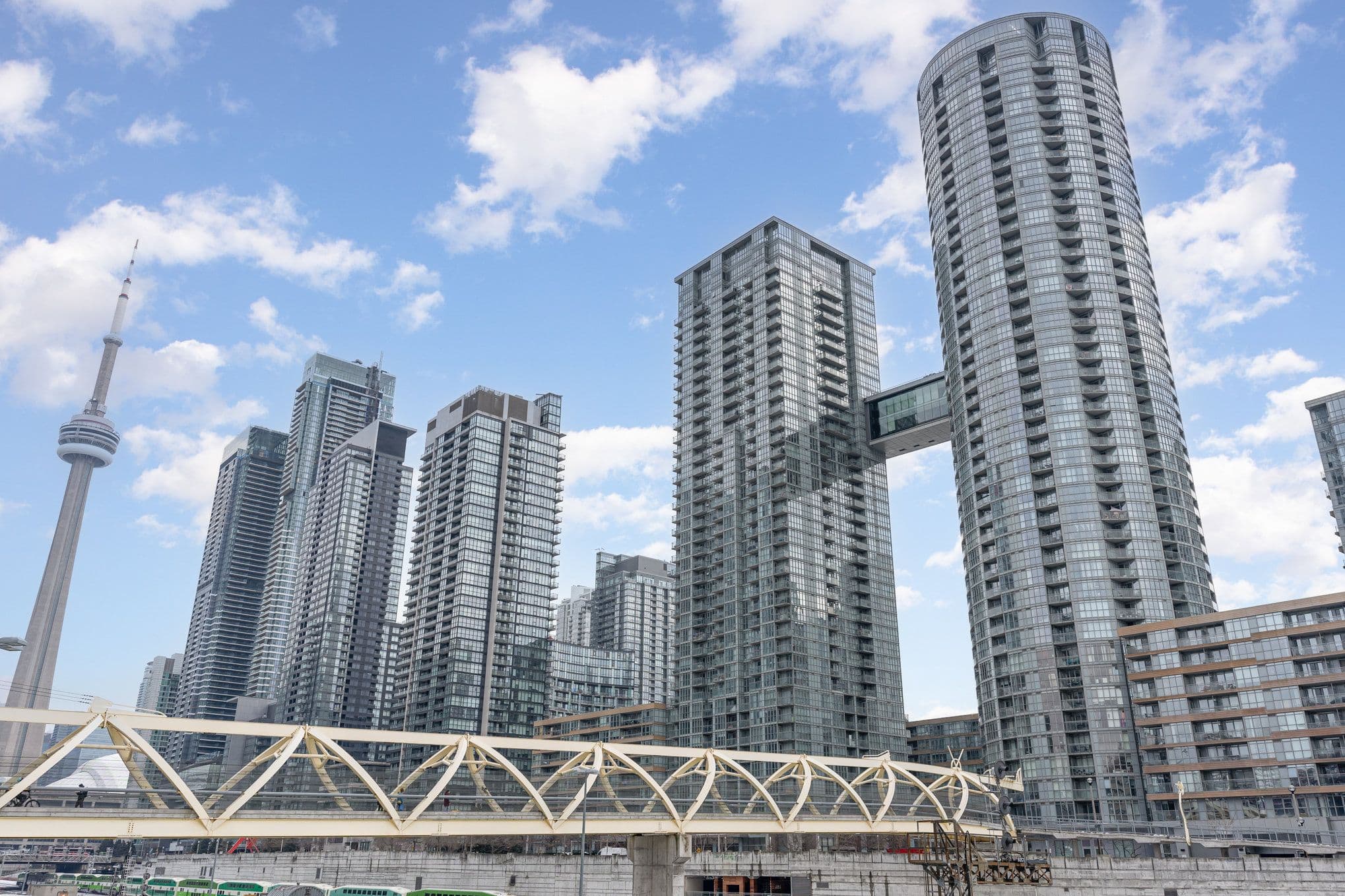 21 Iceboat Terrace 2711, Toronto C01, ON M5V 4A9