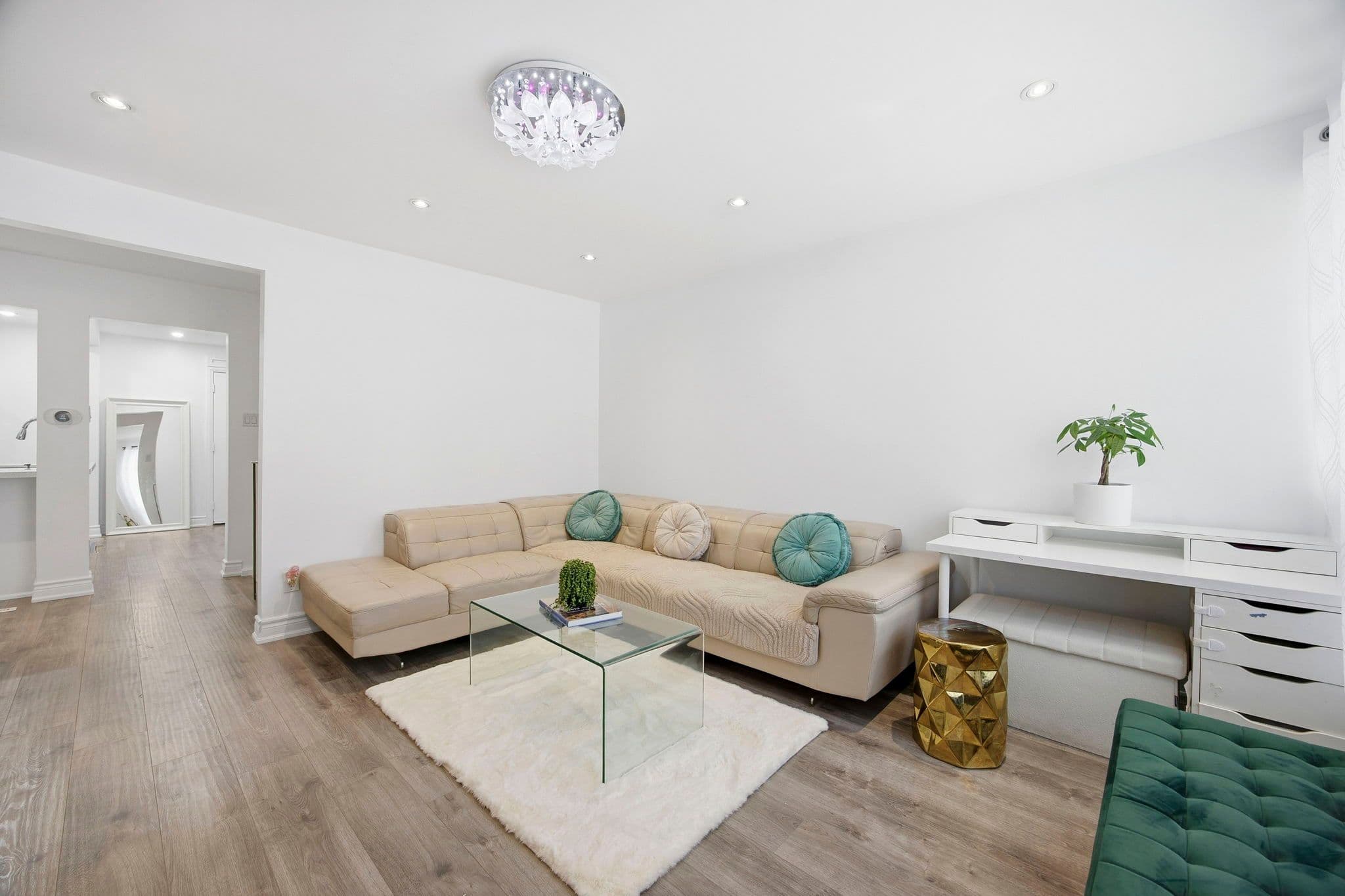 1021 Midland Avenue 4, Toronto E08, ON M1K 4G7