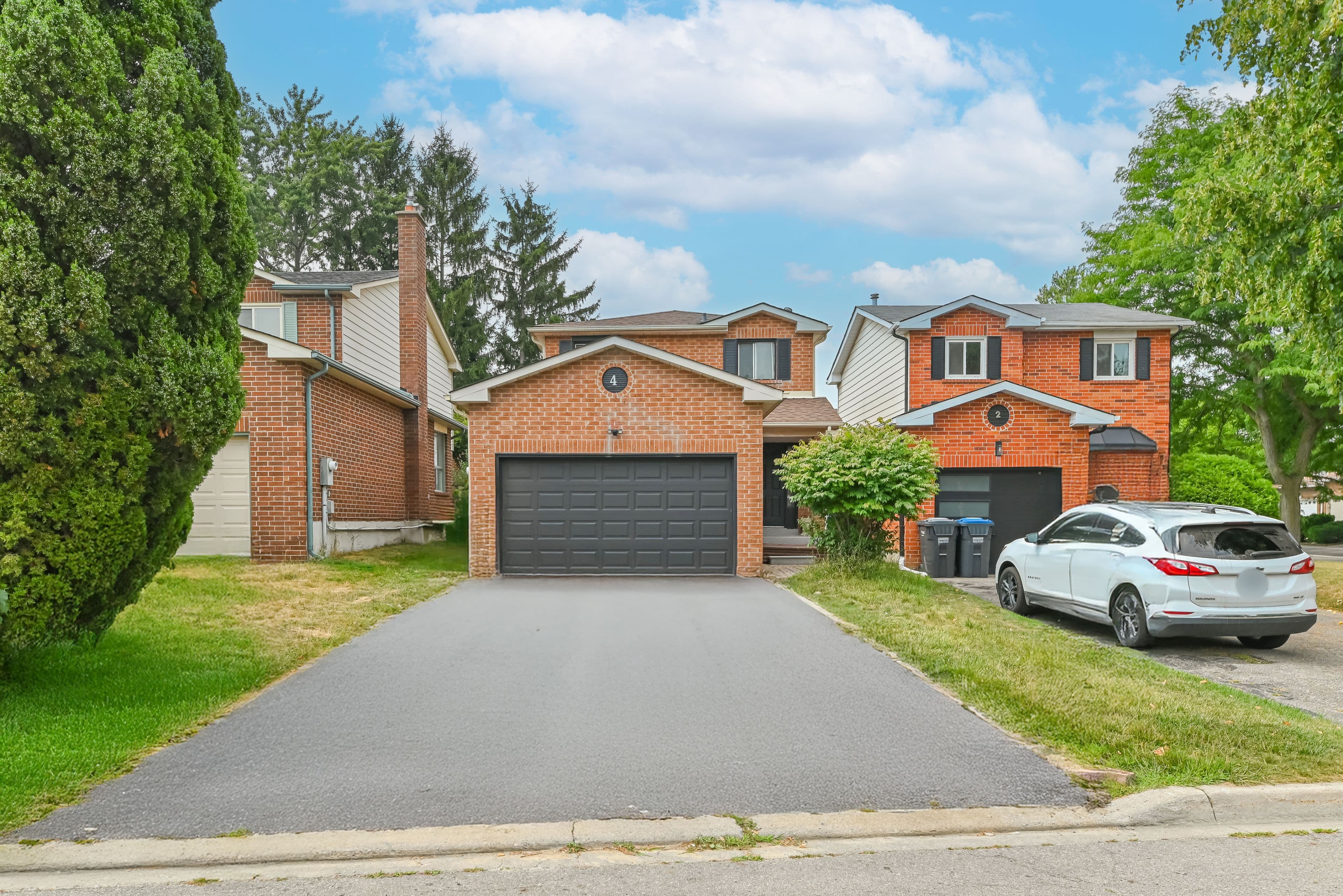 4 Lawnview Court, Brampton, ON L7G 1T4