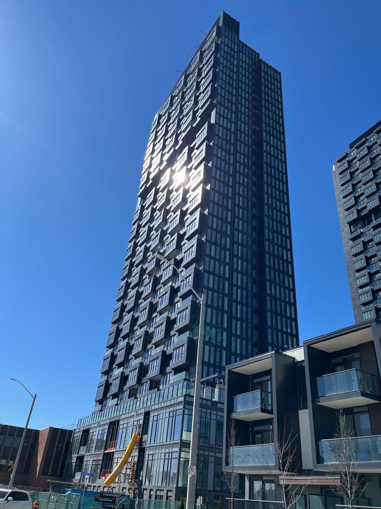 5 Quarrington Lane 905, Toronto C13, ON M3C 1H7