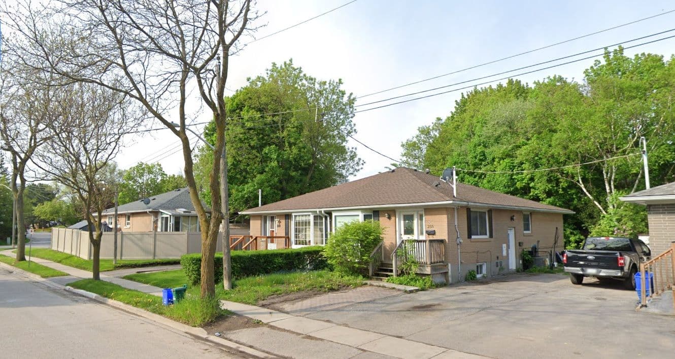255 Penn Avenue, Newmarket, ON L3Y 2S4