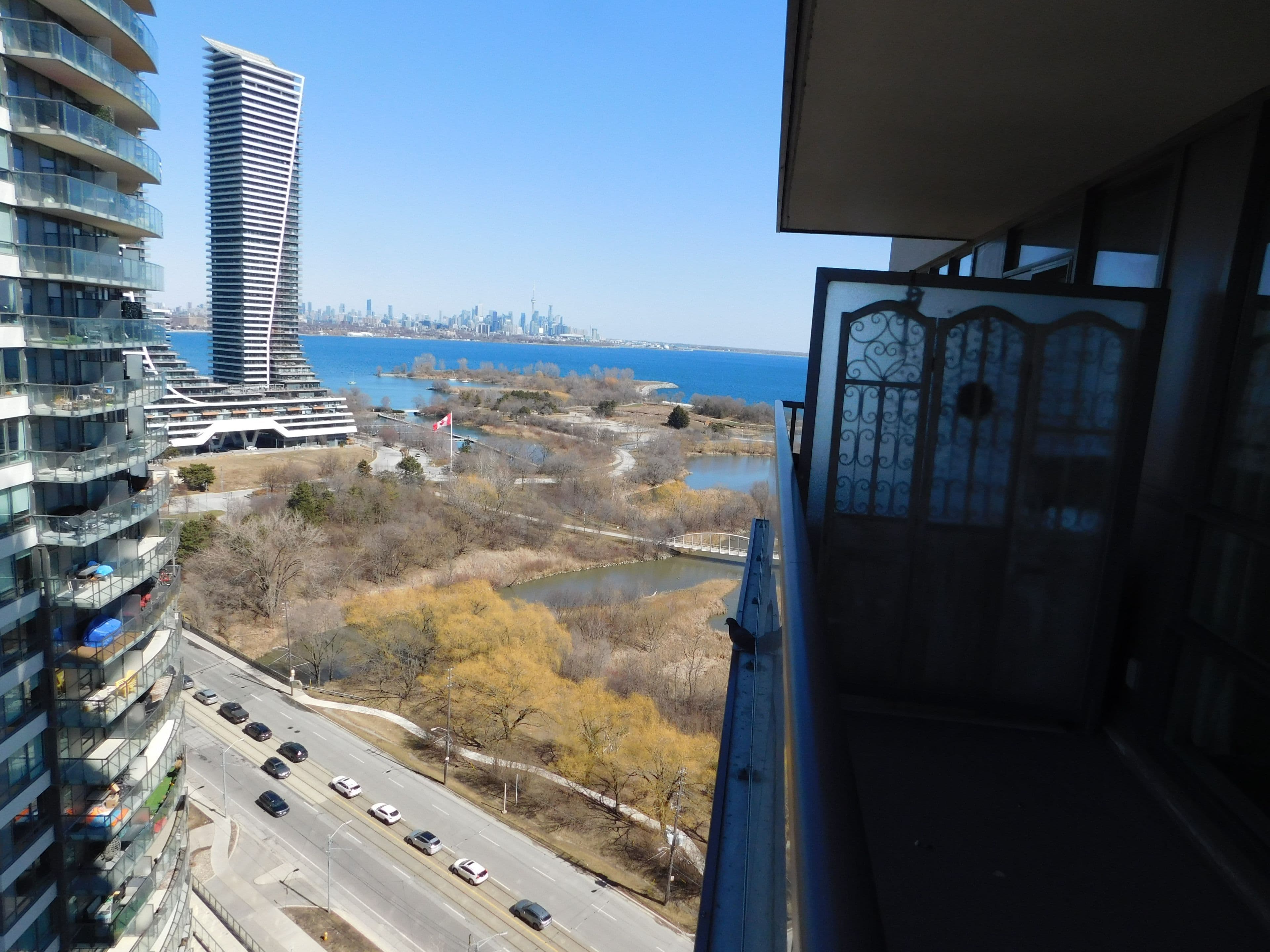 2240 Lakeshore Boulevard W 2005, Toronto W06, ON M8V 0B1