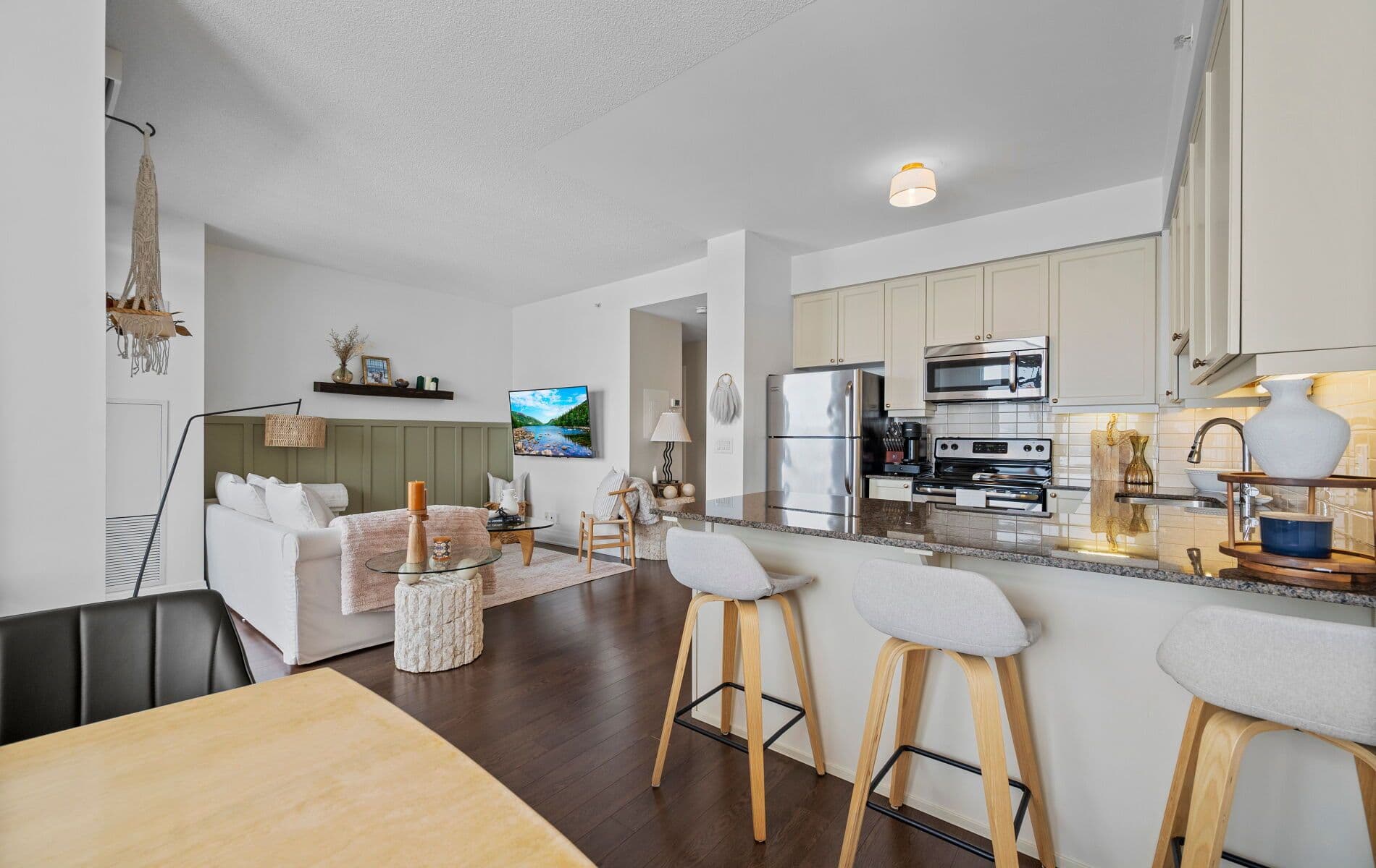 24 Woodstream Boulevard 815, Vaughan, ON L4L 8C4