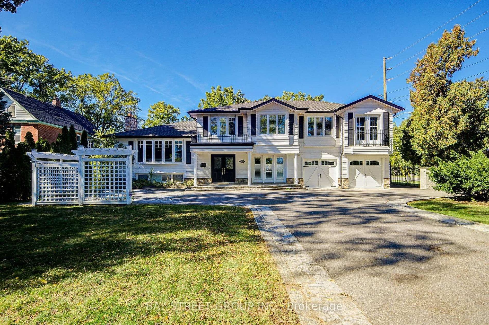 363 Lakeshore Road W, Oakville, ON L6K 1G4