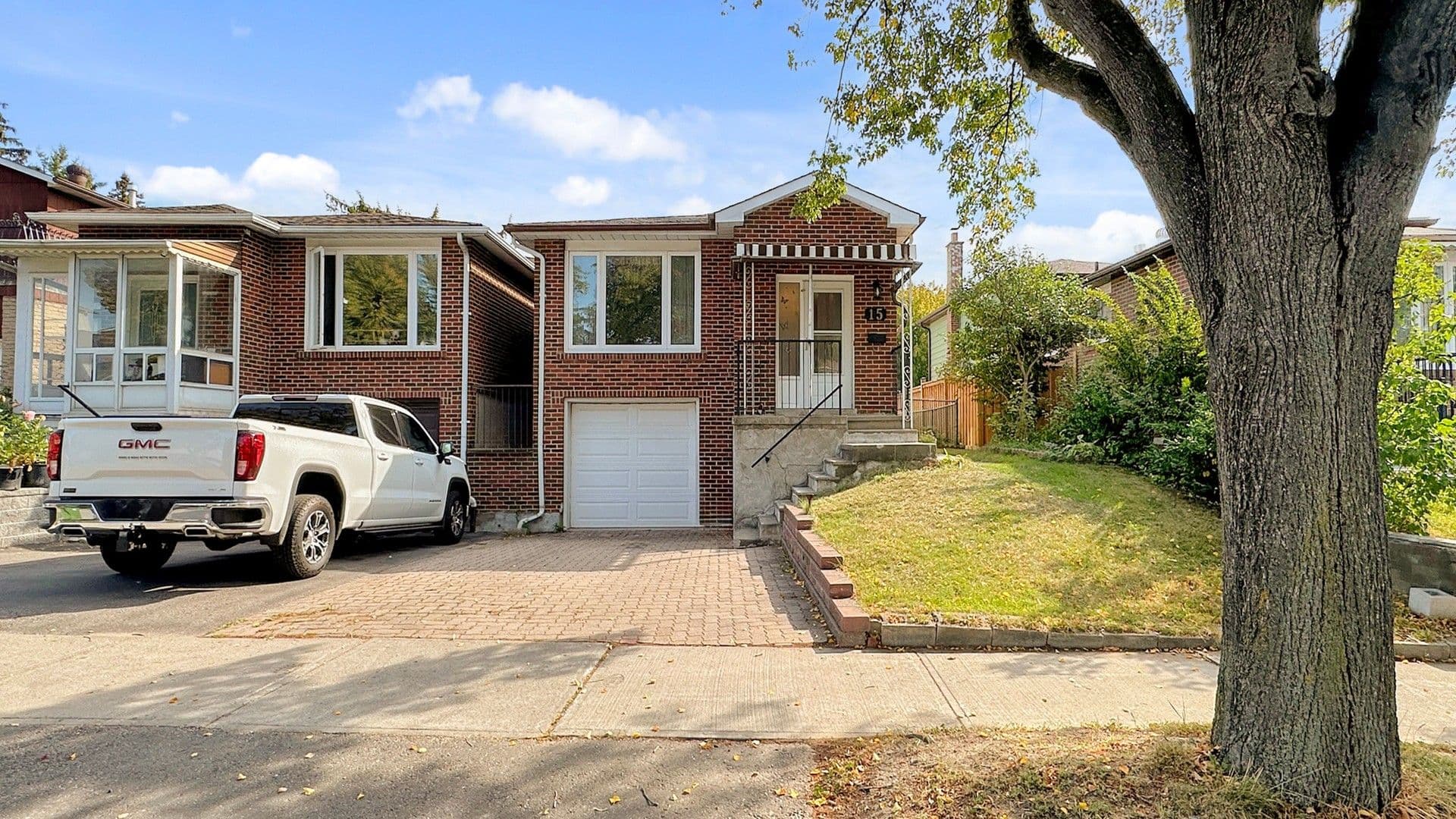 15 Thistlewaite Crescent, Toronto E07, ON M1S 3Y8