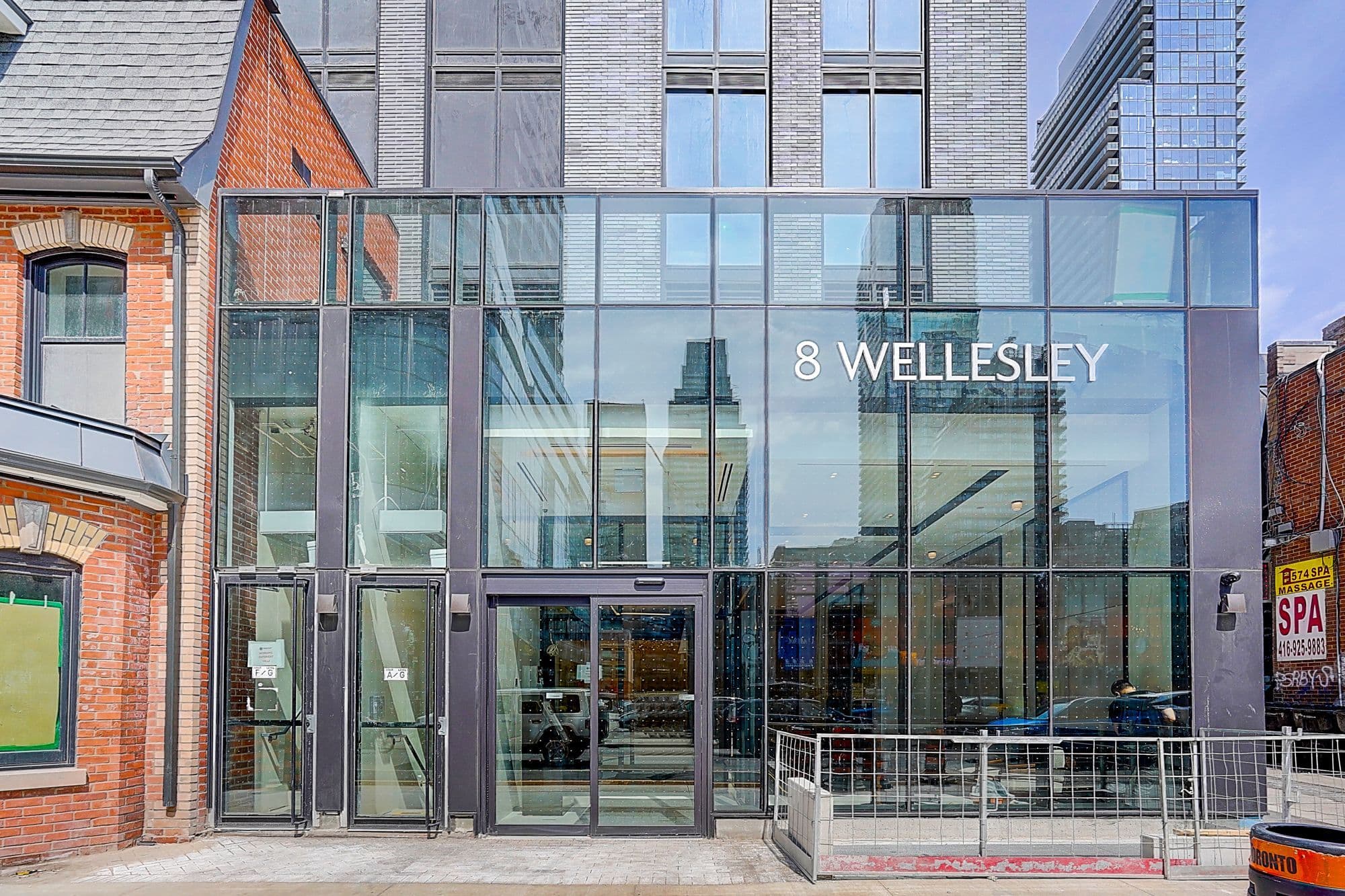 8 Wellesley Street W 2701, Toronto C01, ON M4Y 0J5