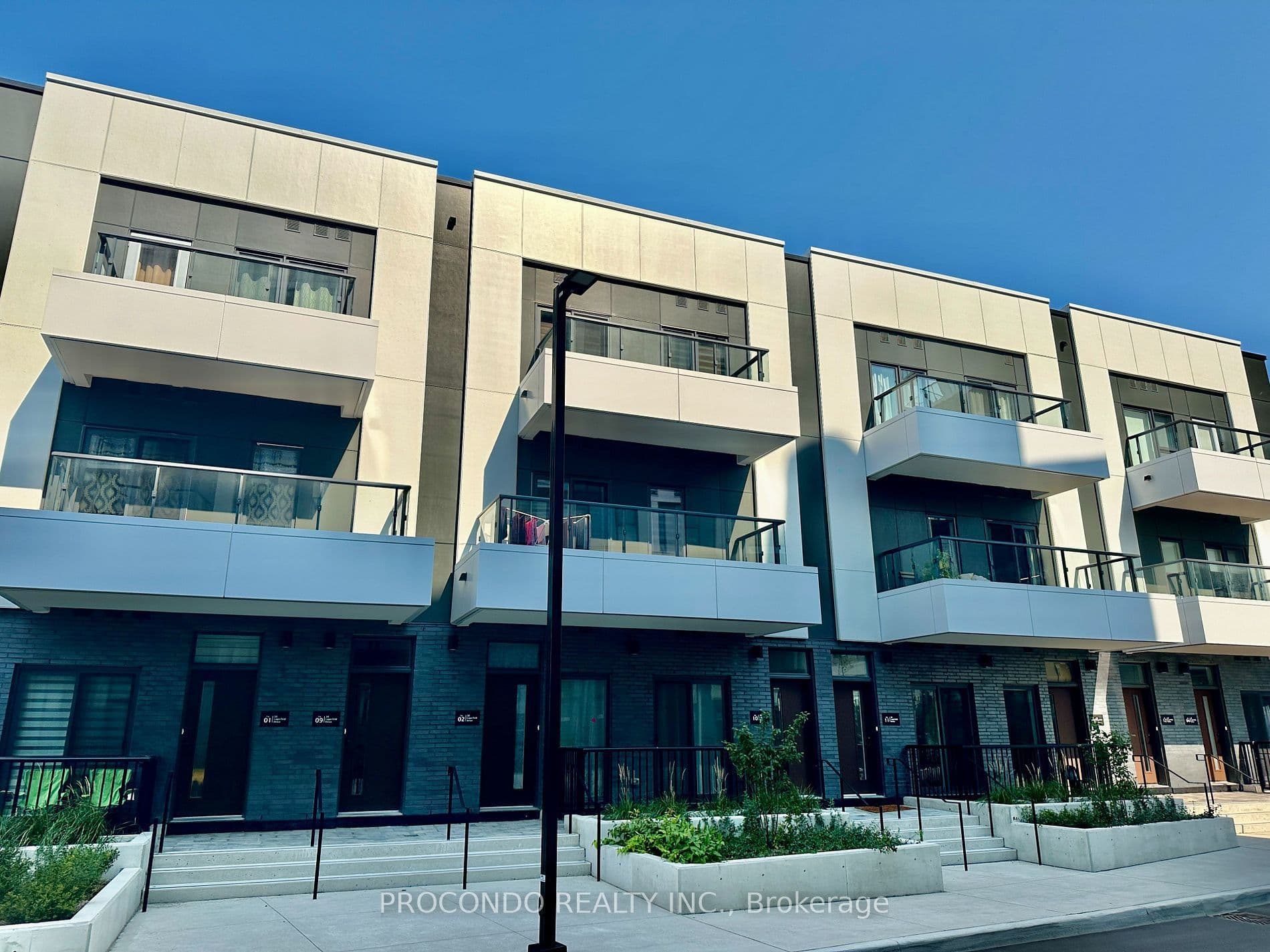 30 Lagerfeld Drive Th02, Brampton, ON L7A 5L5