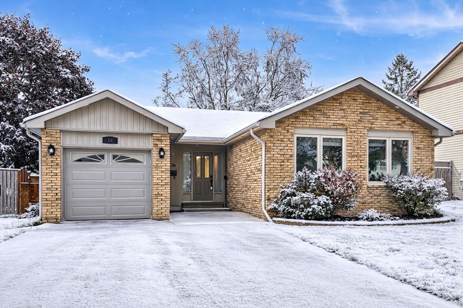 16 Gloria Street, Barrie, ON L4N 4L9