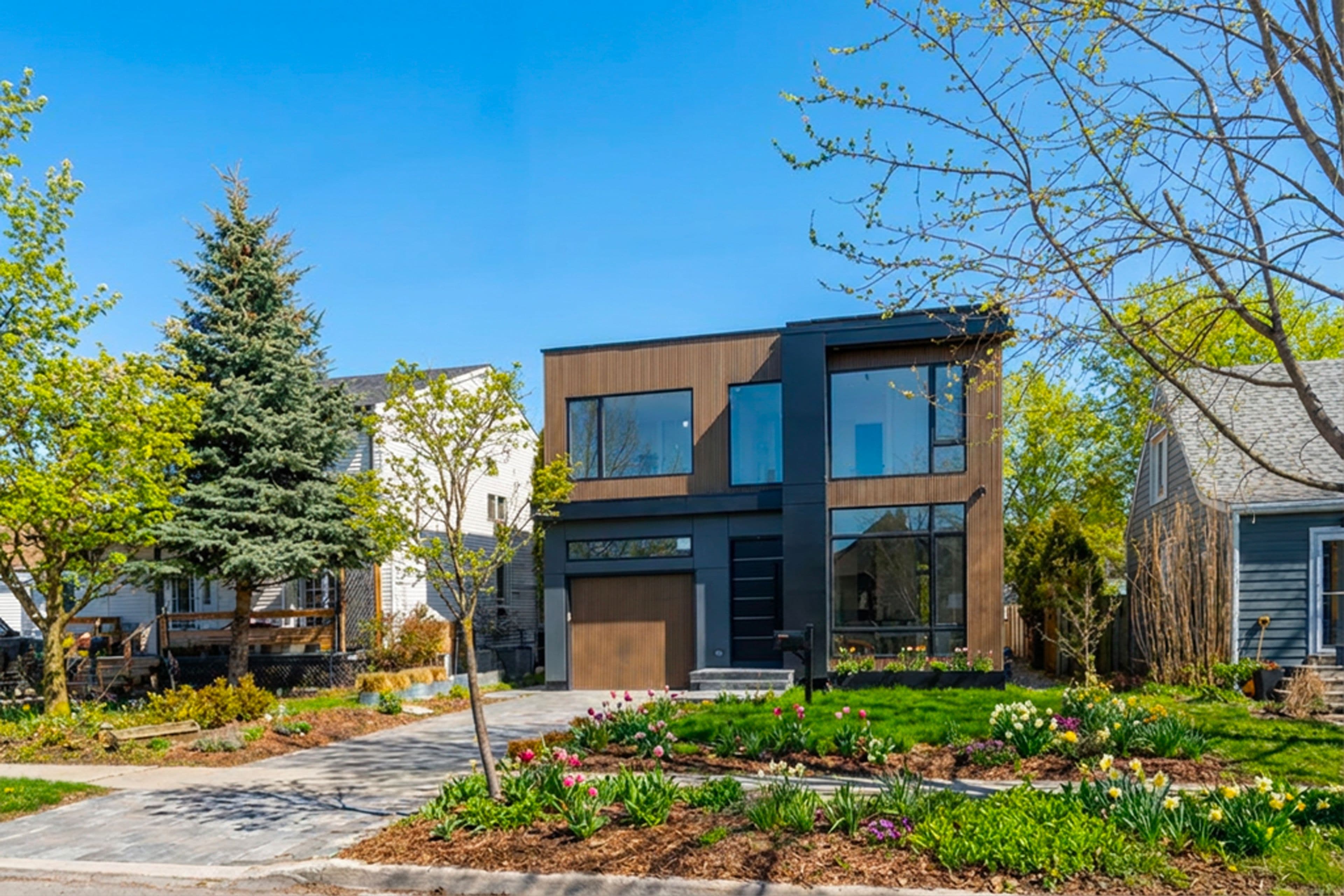 19 Topham Road, Toronto E03, ON M4B 3K3
