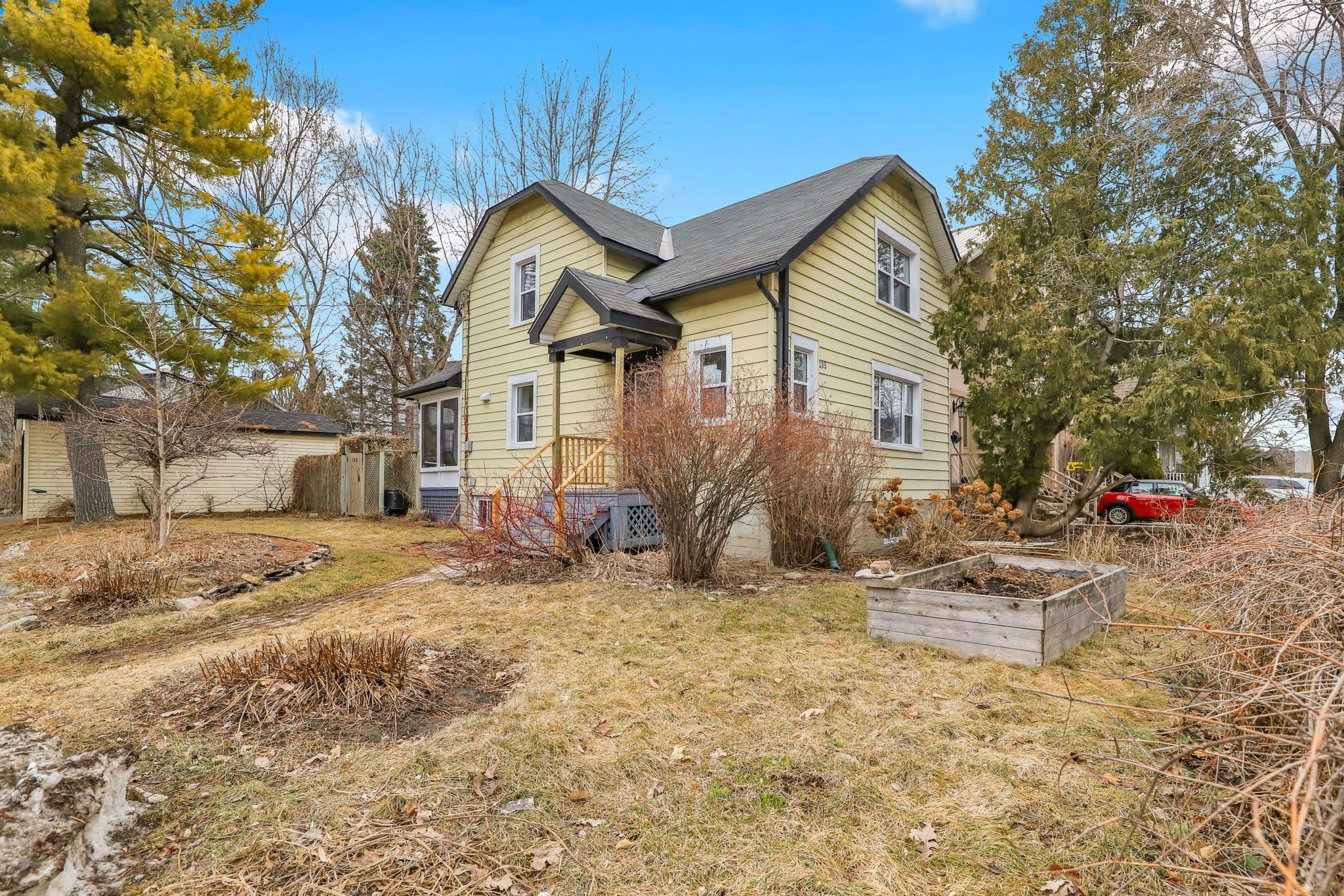 105 Queen Mary Street, Overbrook - Castleheights and Area, ON K1K 1X4