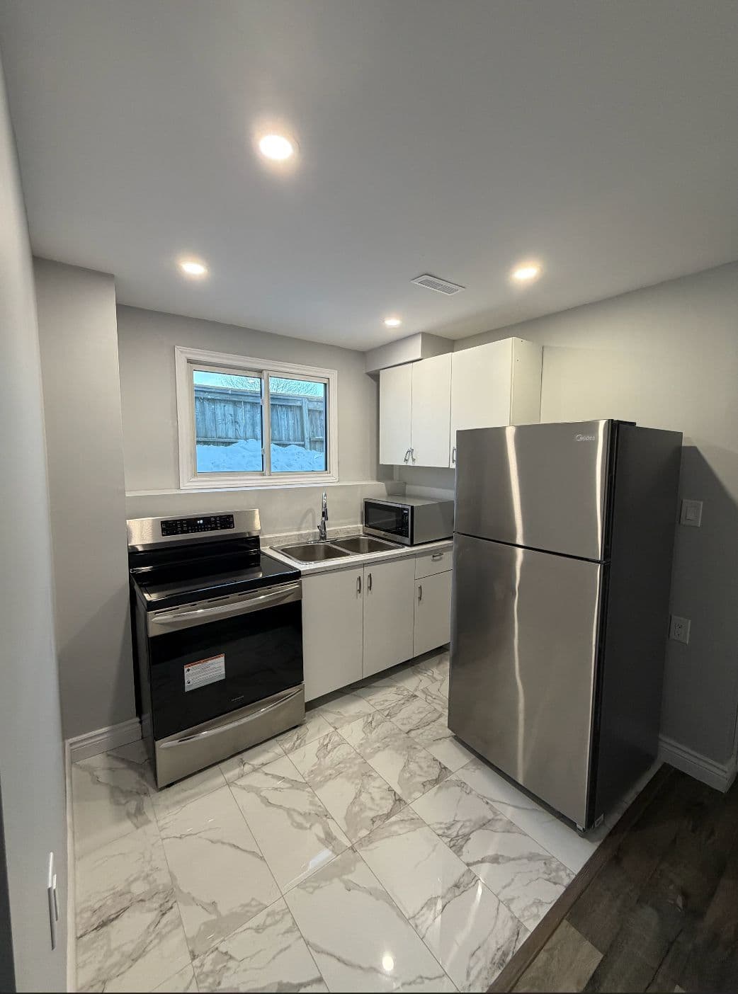 246 Lakeview Park Avenue Basement, Oshawa, ON L1J 7M5