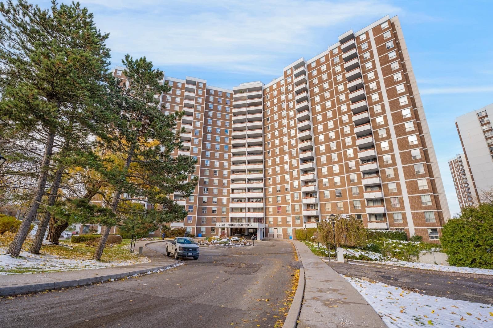 10 Edgecliff Golfway 206, Toronto C11, ON M3C 3A3