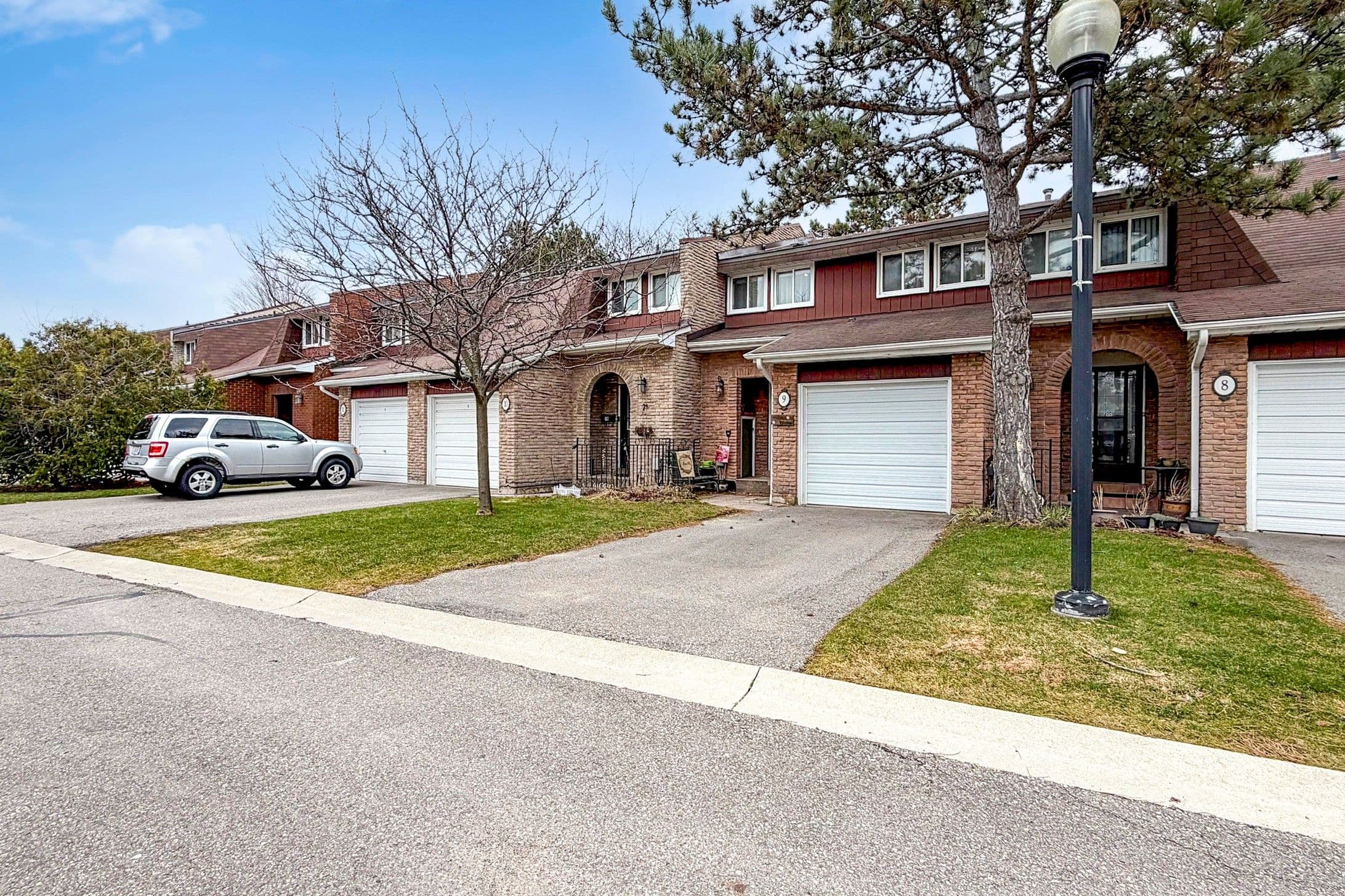 3350 Hornbeam Crescent 9, Mississauga, ON L5L 3Z7
