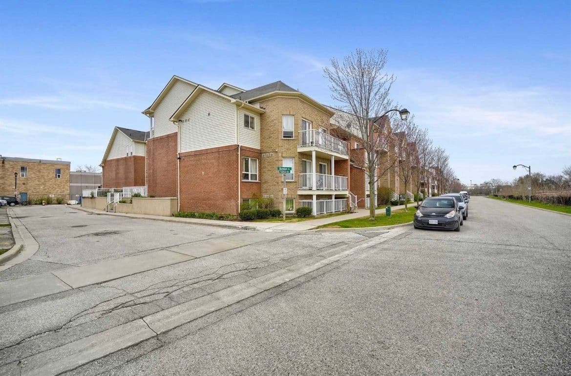 35 Sunrise Drive, Markham, ON L3R 1A1