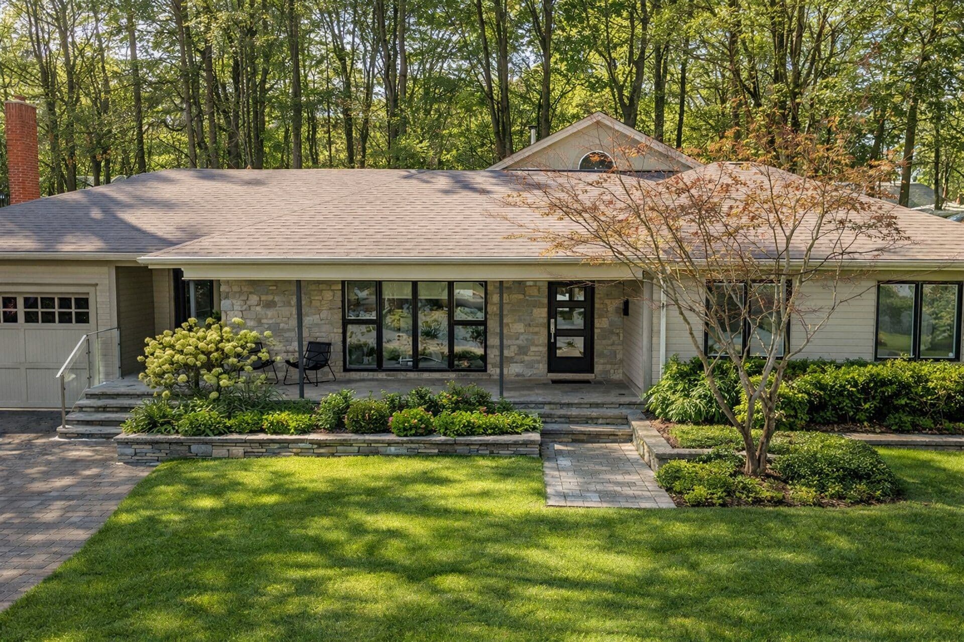 133 Mineola Road E, Mississauga, ON L5G 2E7