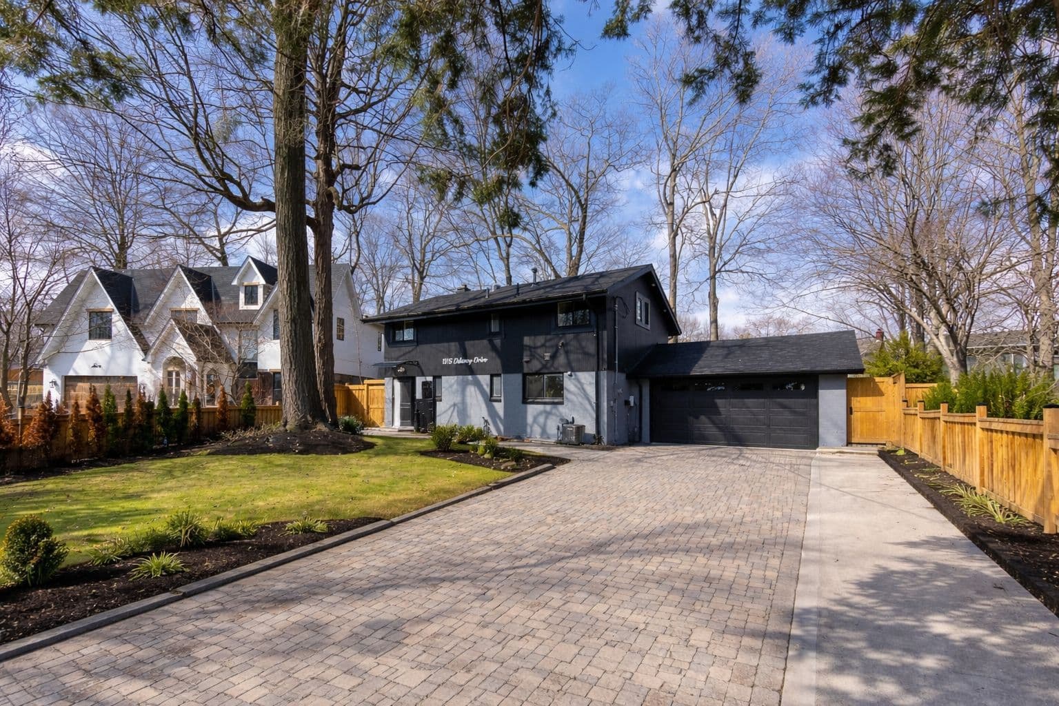 1915 Delaney Drive, Mississauga, ON L5J 3L1