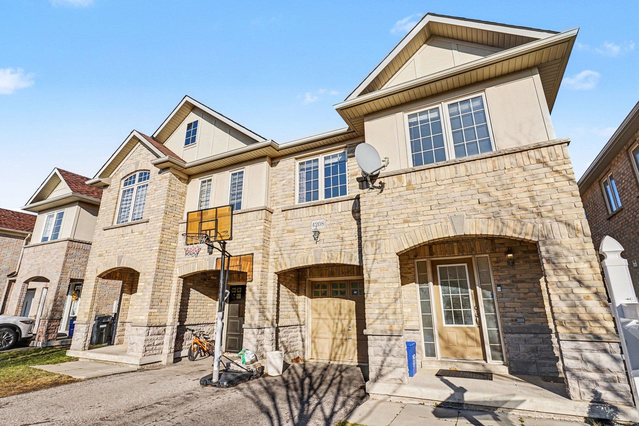 4208 Prudham Avenue, Burlington, ON L7M 0N2