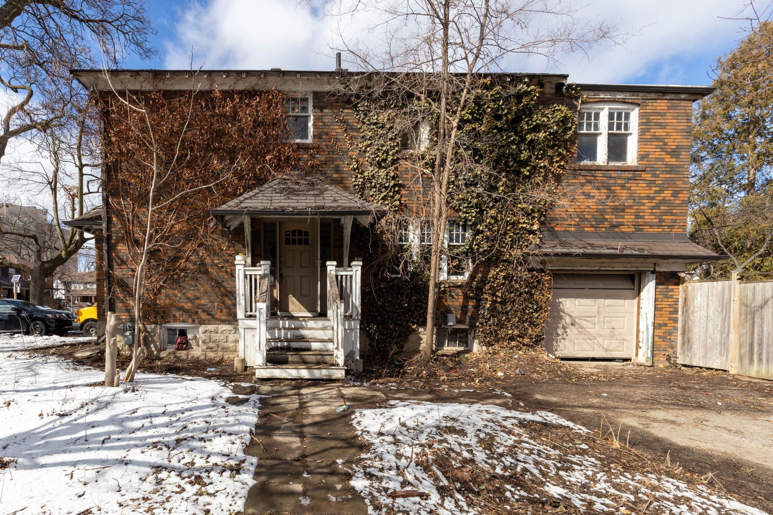 60 Dennis Avenue, Toronto W04, ON M6N 2T8
