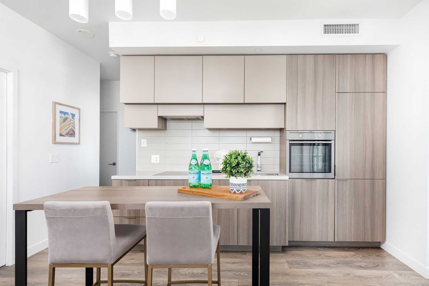 8 Eglinton Avenue E 2005, Toronto C10, ON M4P 0C1