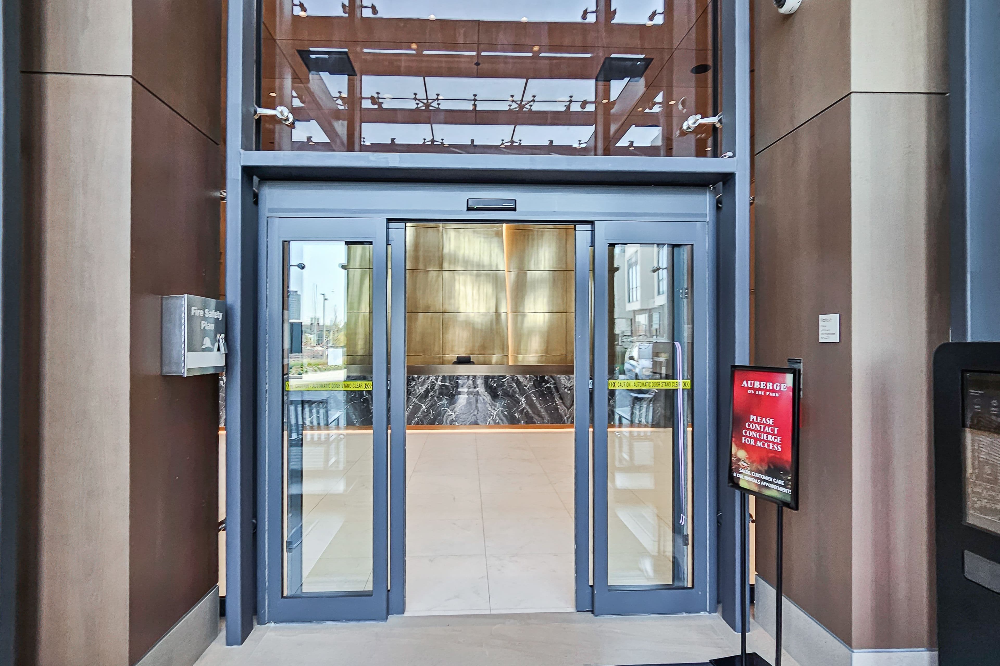 20 Inn On The Pk Dr Drive 1735, Toronto C13, ON M3C 0P8