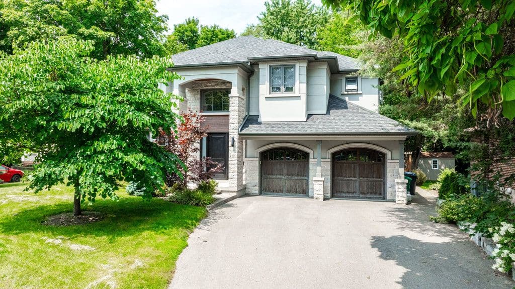 1569 Wembury Road, Mississauga, ON L5J 2L8